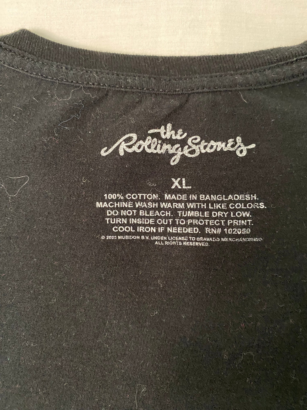  T-shirt officiel Rolling Stones North American Tour 1975 réédition 2023 – détail étiquette imprimée intérieure – seconde main