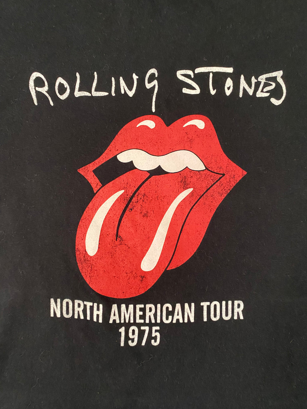  T-shirt officiel Rolling Stones North American Tour 1975 réédition 2023 – détail flocage vue de face – seconde main