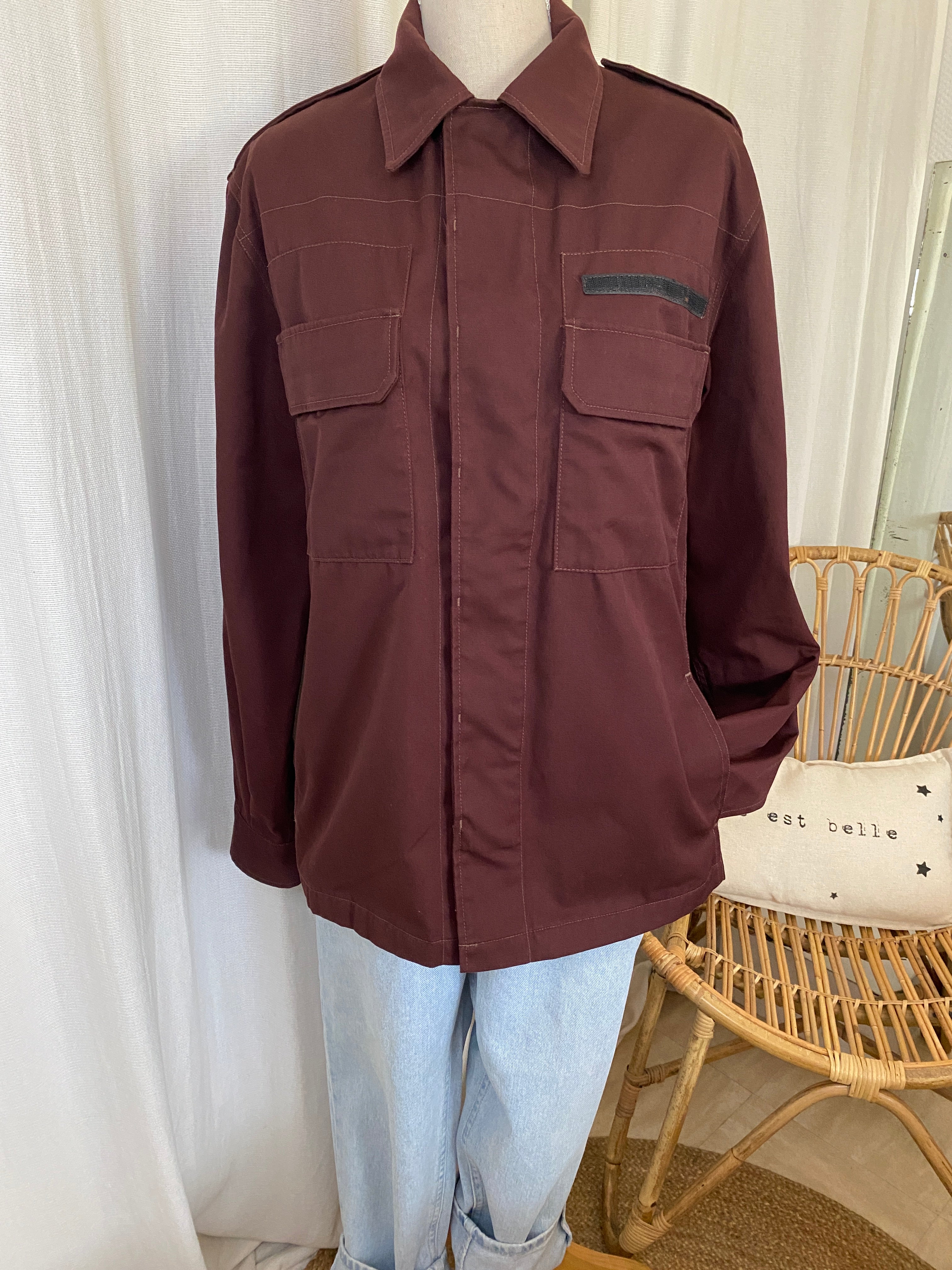 Veste chemise oversize unisexe APC bordeaux – vue intégrale de face portée fermée – taille S – seconde main