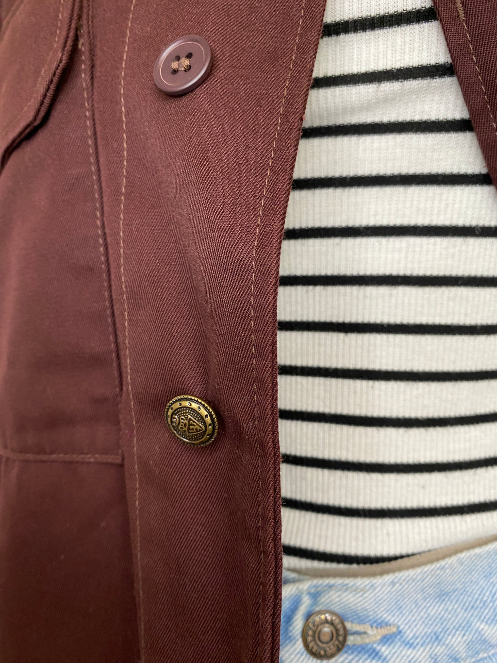 Veste chemise oversize unisexe APC bordeaux – détail bouton spécifique vue de face – taille S – seconde main
