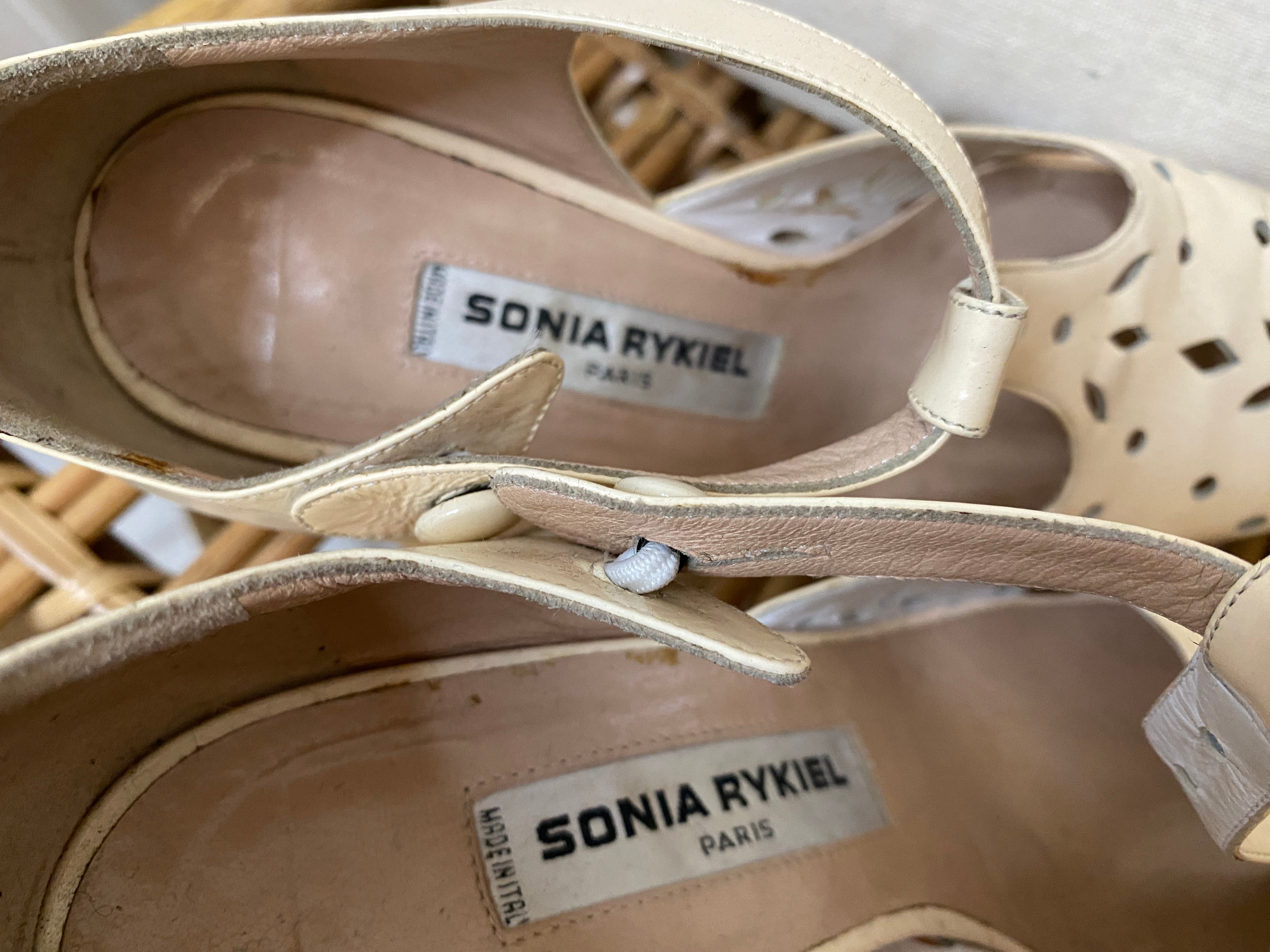 Babies à talon vintage Sonia Rykiel rose poudré – vue du dessus étiquette intérieure – T35.5 – seconde main