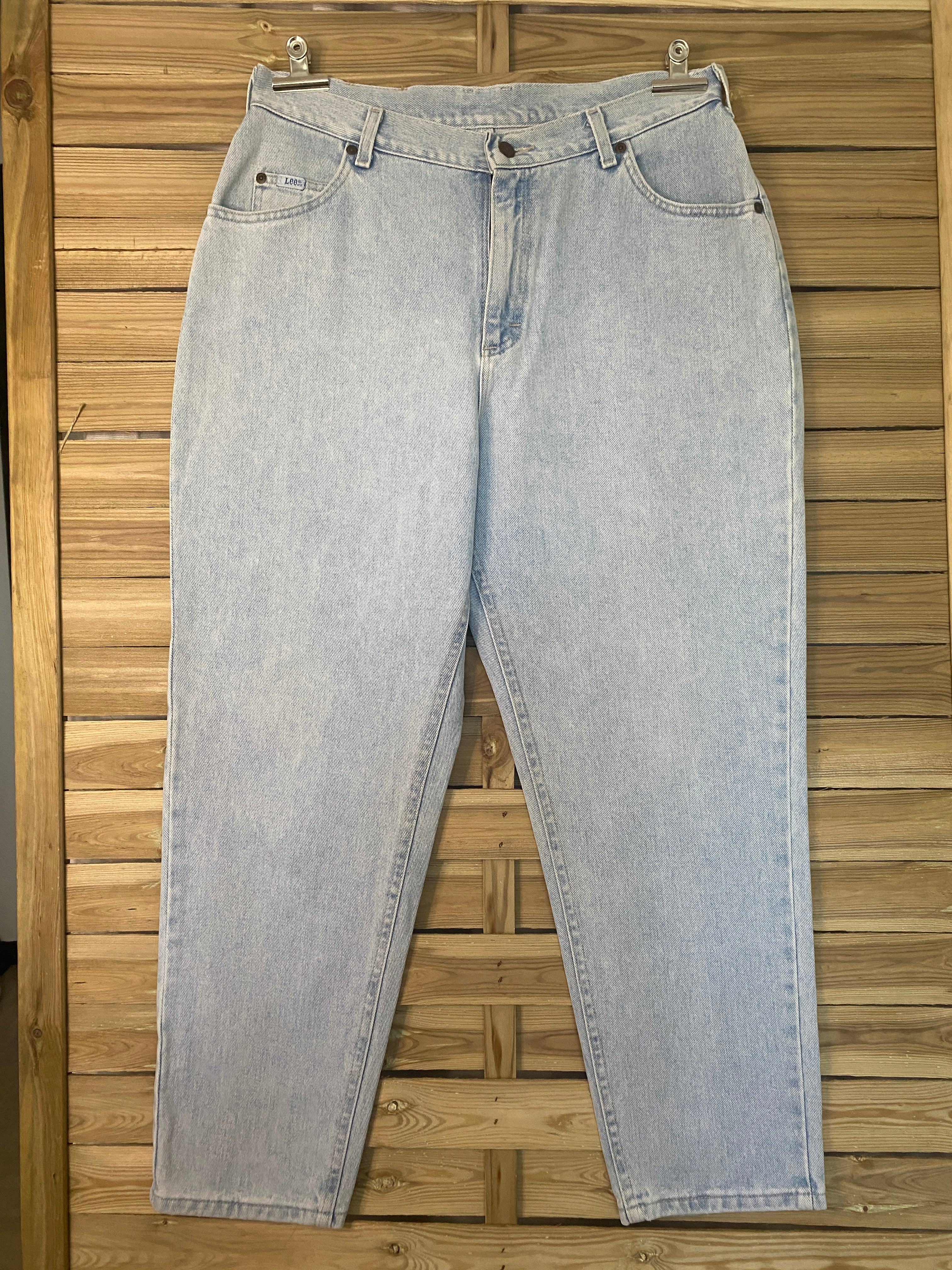 Jean Lee vintage bleu ciel taille haute coupe cigarette – vue intégrale de face – W34 L28 / T.42 – seconde main