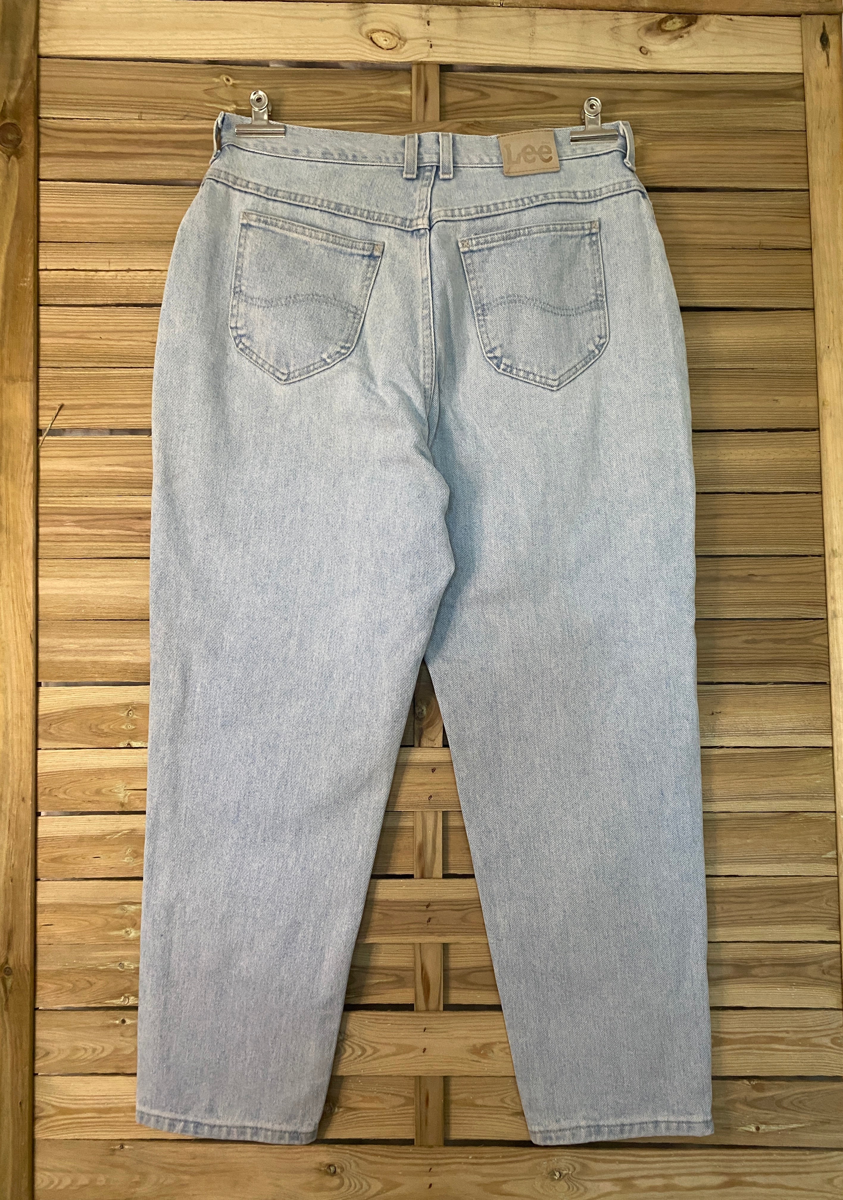 Jean Lee vintage bleu ciel taille haute coupe cigarette – vue intégrale de dos – W34 L28 / T.42 – seconde main