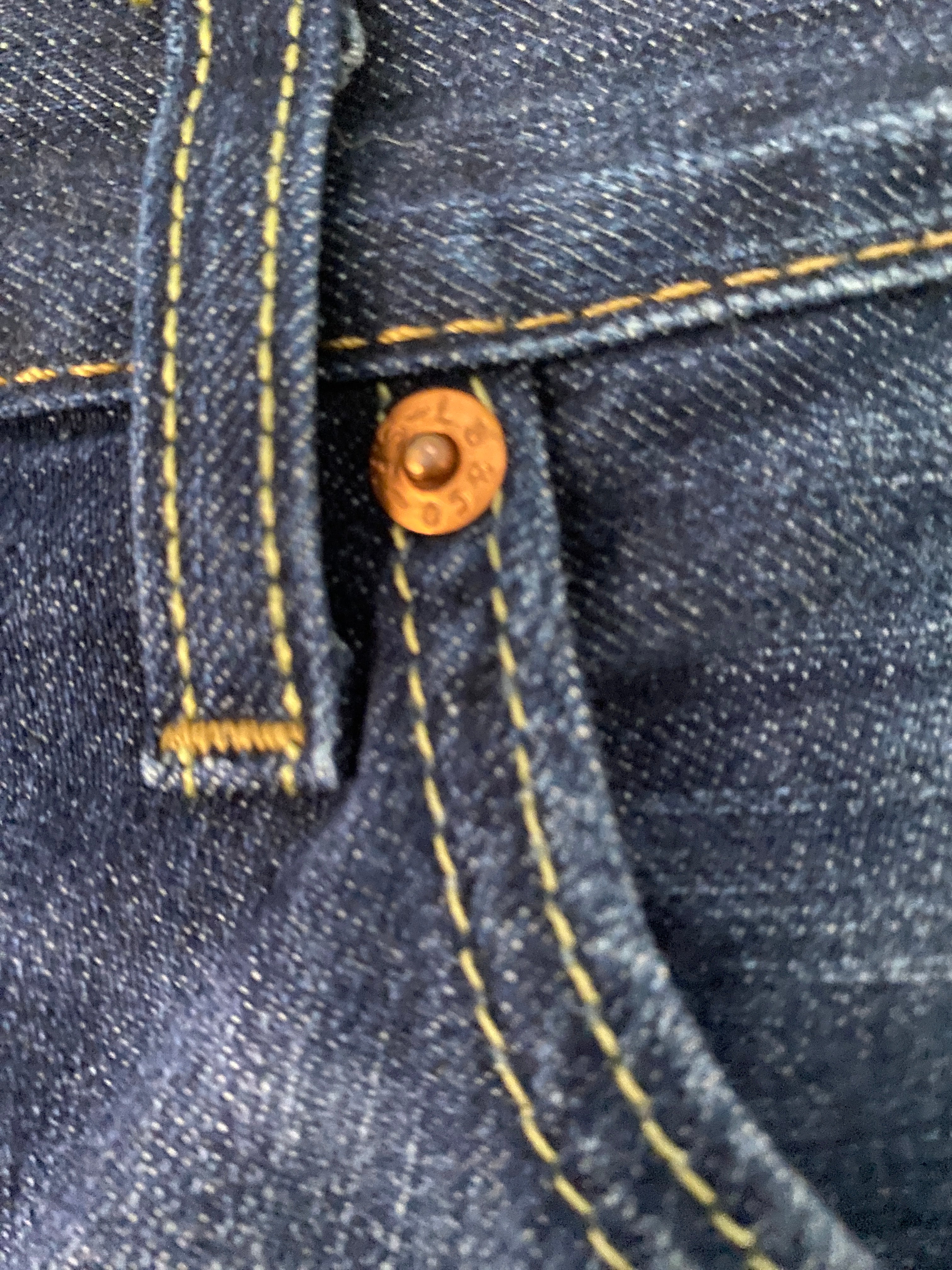 Jean Levi's 514 vintage seconde main W34L32 – détail rivet vue de face 