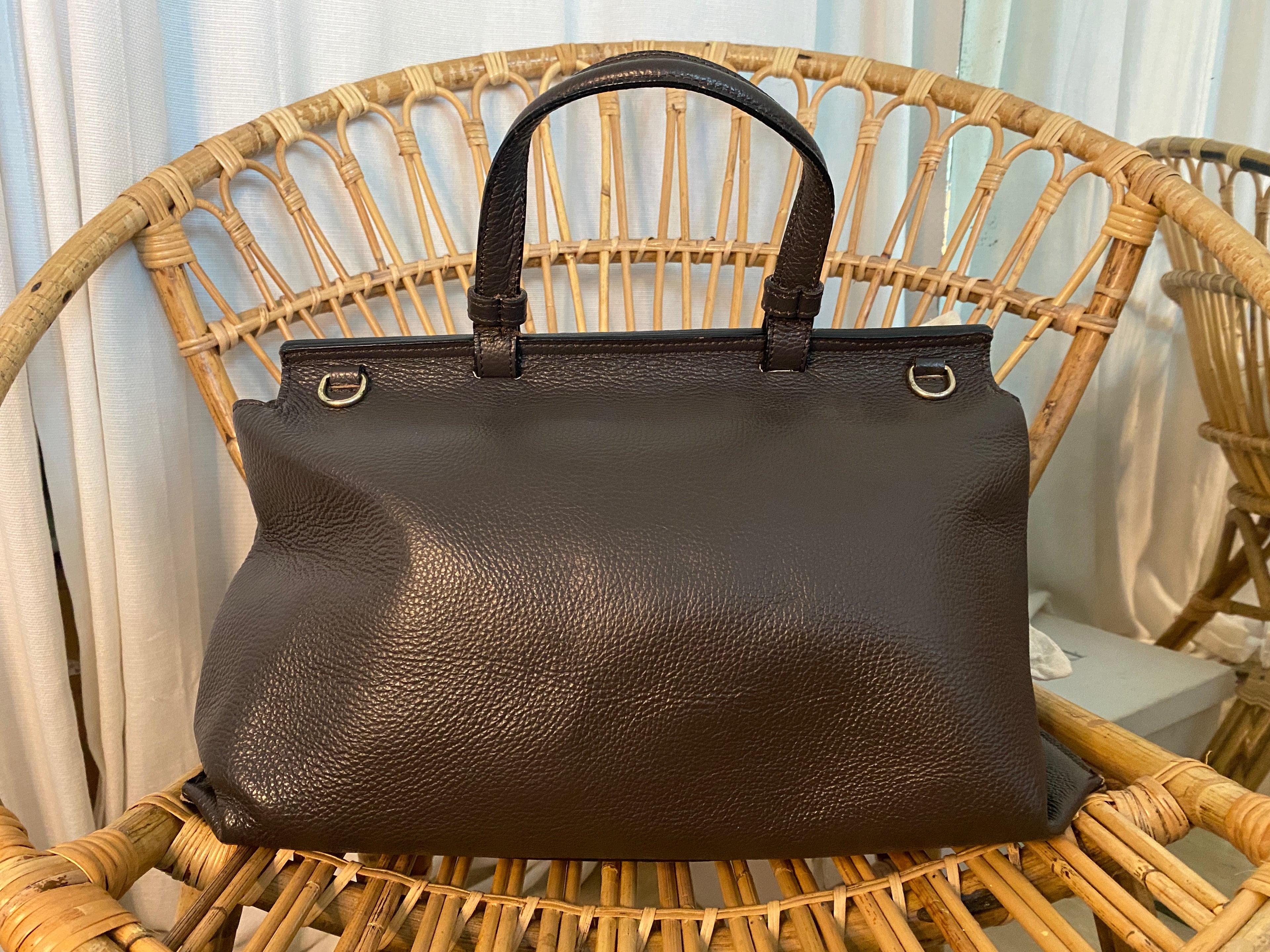 Sac porté main cuir véritable vintage Vera Pelle Made in Italy – vue de dos détail attaches pour bandoulière – seconde main