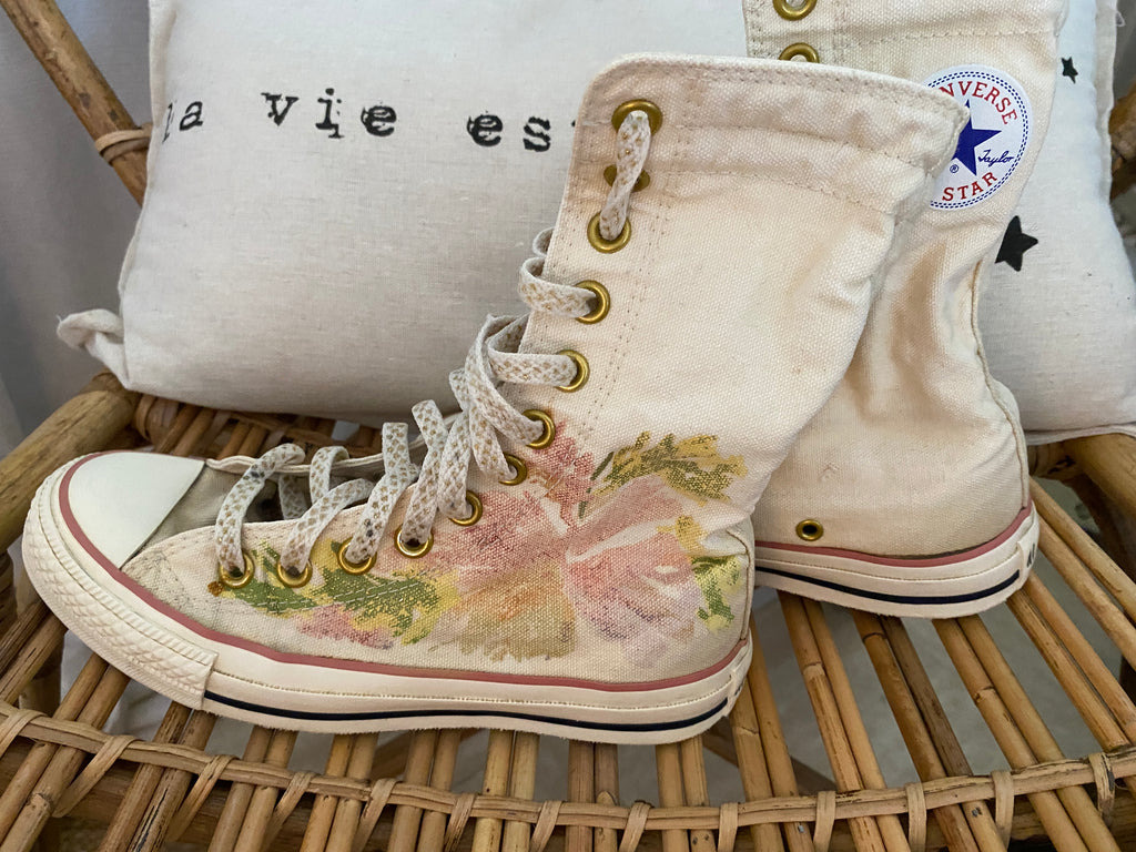 Converse Chuck Taylor All Star hautes motif floral aquarelle peint vintage 1999 – vue de côté chaussure gauche – T36 – seconde main