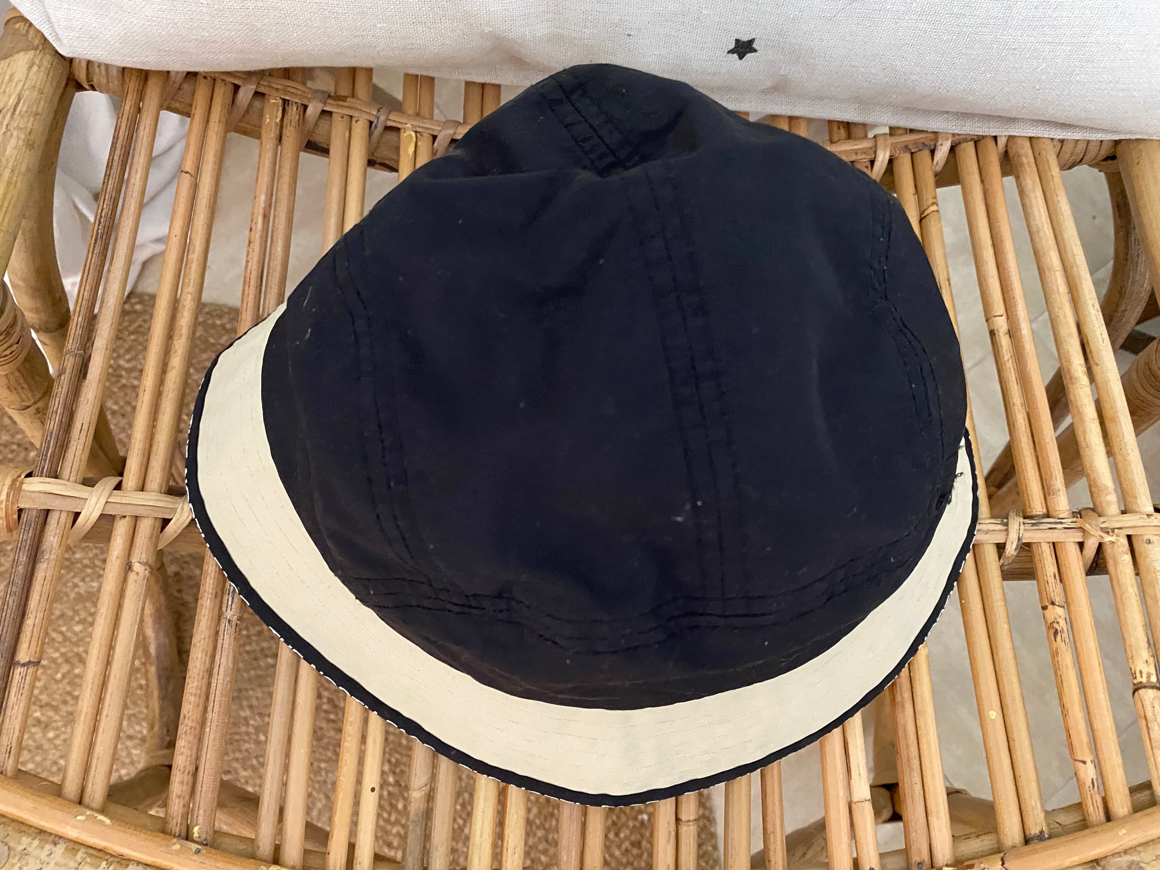 Bob The North Face Class V Brimmer bicolore noir & beige – vue du dessus – taille S/M – seconde main