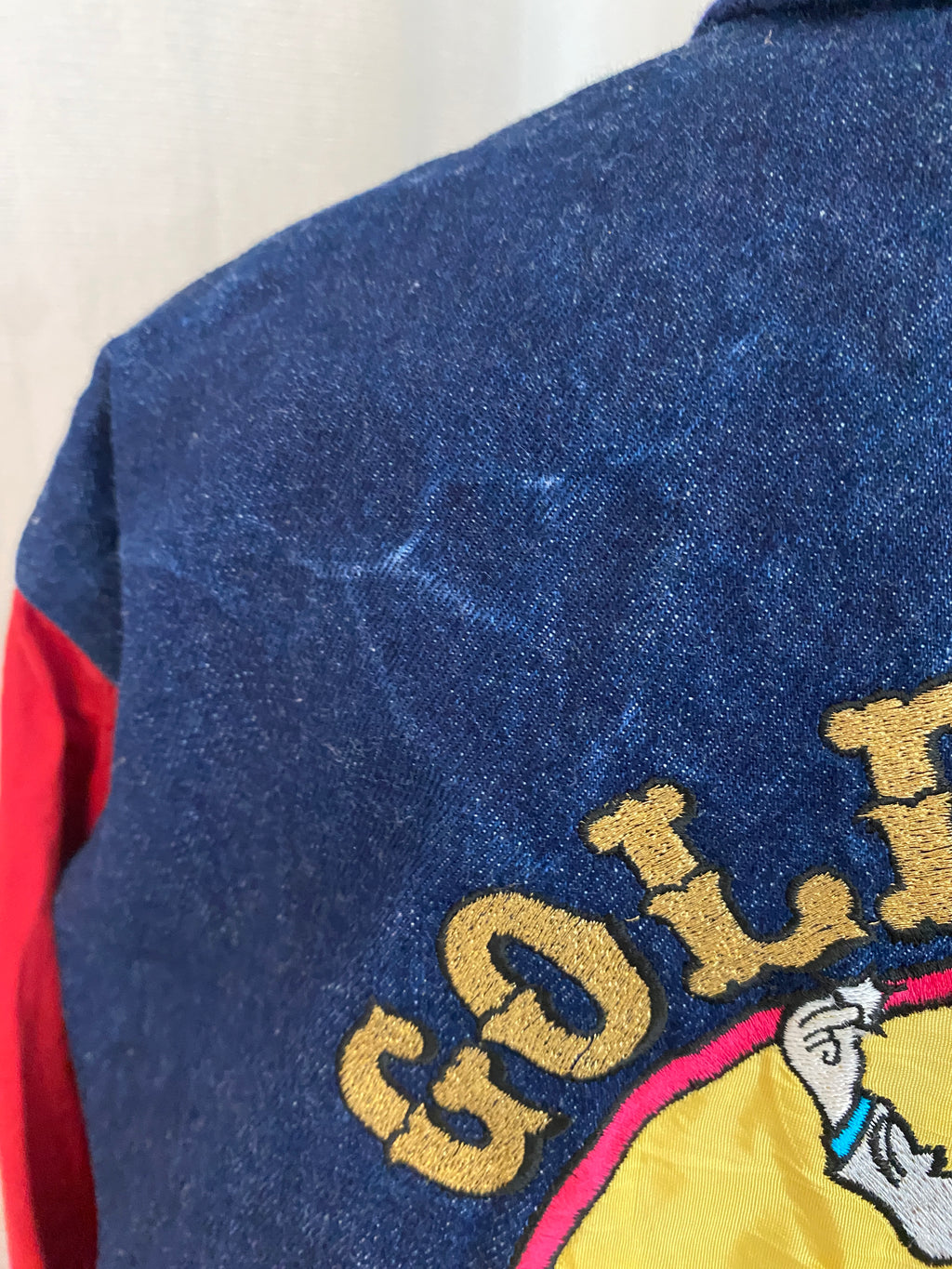 Blouson Teddy Vintage Gold Coast Rock'n'Roll Revival – détail défaut denim vue de dos – T.S – seconde main