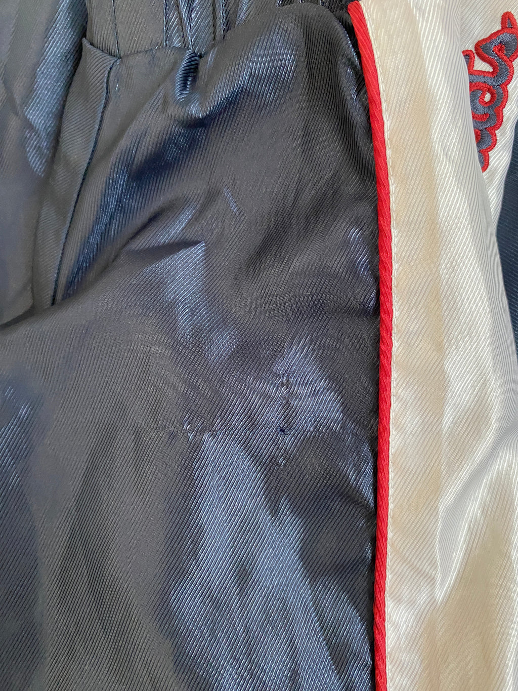  Veste Champion Products USA Vintage 90's – détail défaut manche, fils tirés – marine & blanc – S JASPO – seconde main