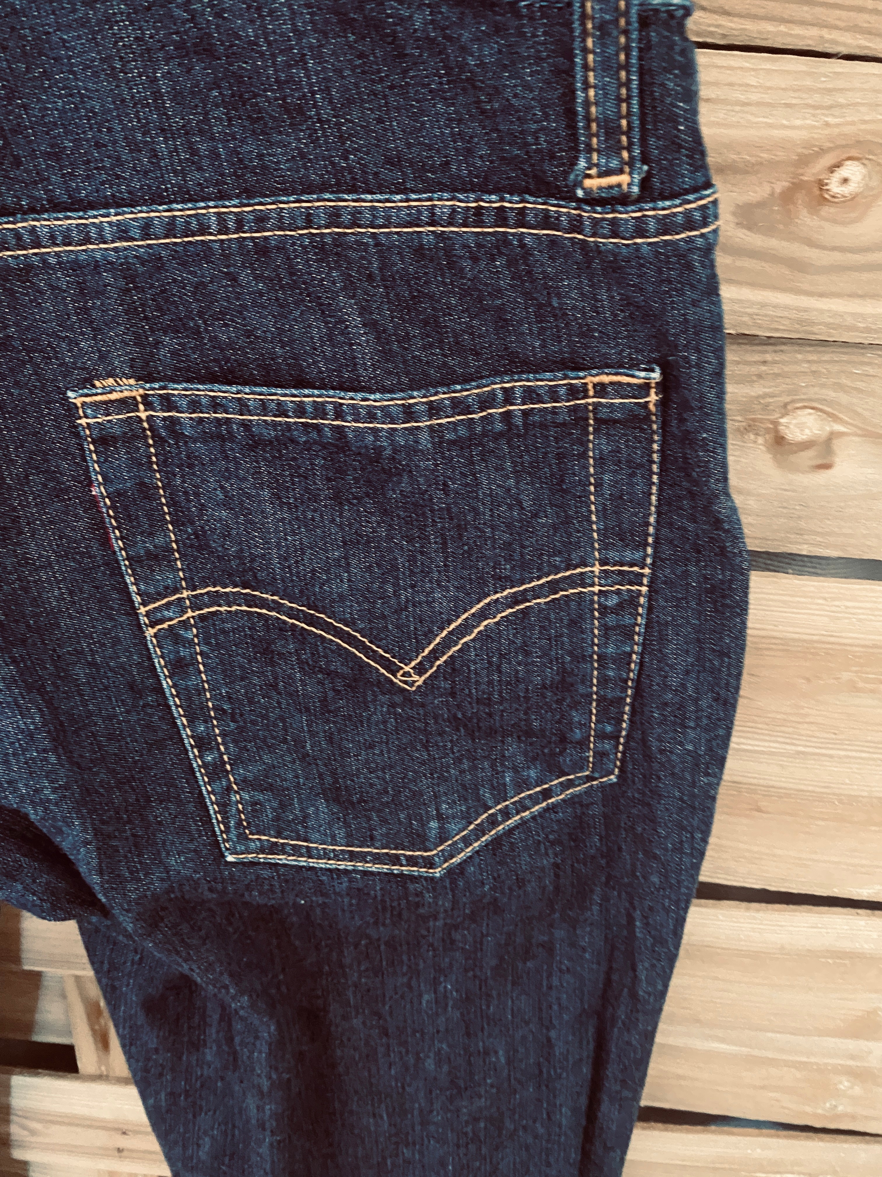 Combinaison jean Levi's dégriffée – détail poche arrière vue de dos – taille 32/34 – seconde main