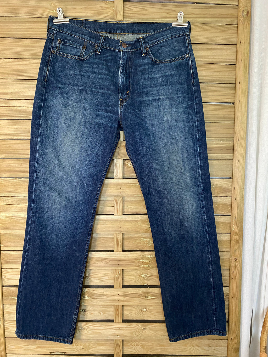 Jean Levi's 514 coupe droite denim bleu indigo – vue intégrale de face – W35 L32 – seconde main