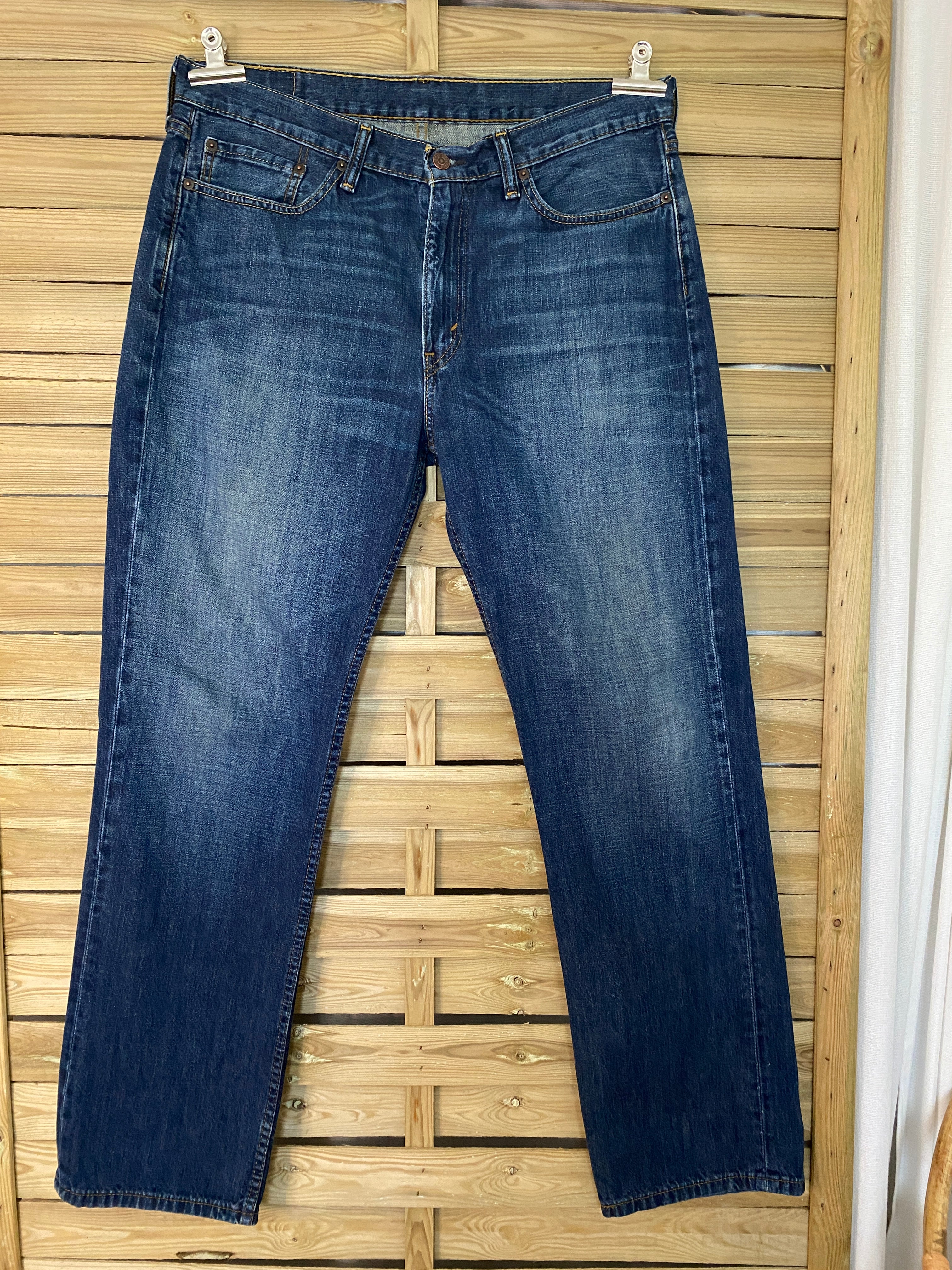 Jean Levi's 514 coupe droite denim bleu indigo – vue intégrale de face – W35 L32 – seconde main