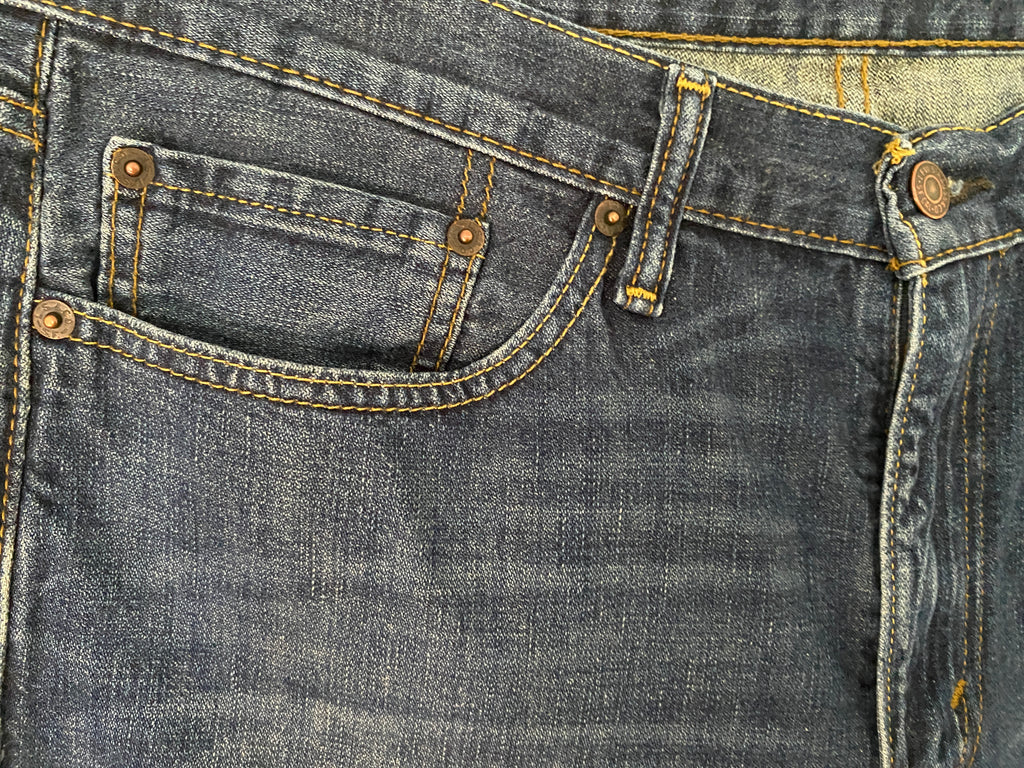 Jean Levi's 514 coupe droite – détail poche et rivet vue de face – W35 L32 – seconde main