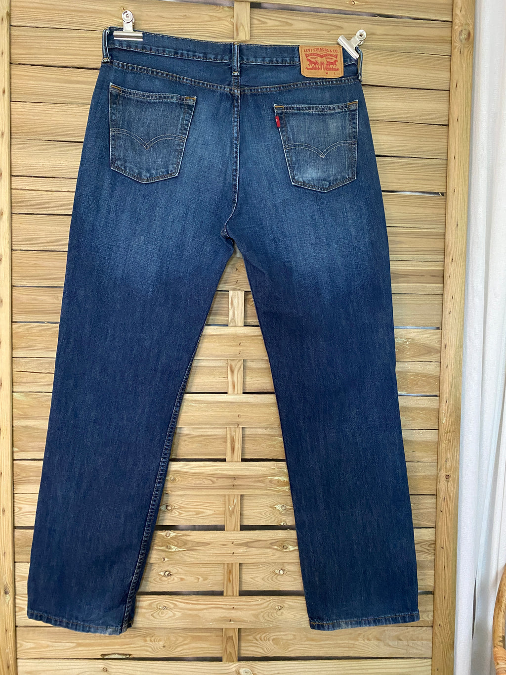 Jean Levi's 514 coupe droite denim bleu indigo – vue intégrale de dos – W35 L32 – seconde main