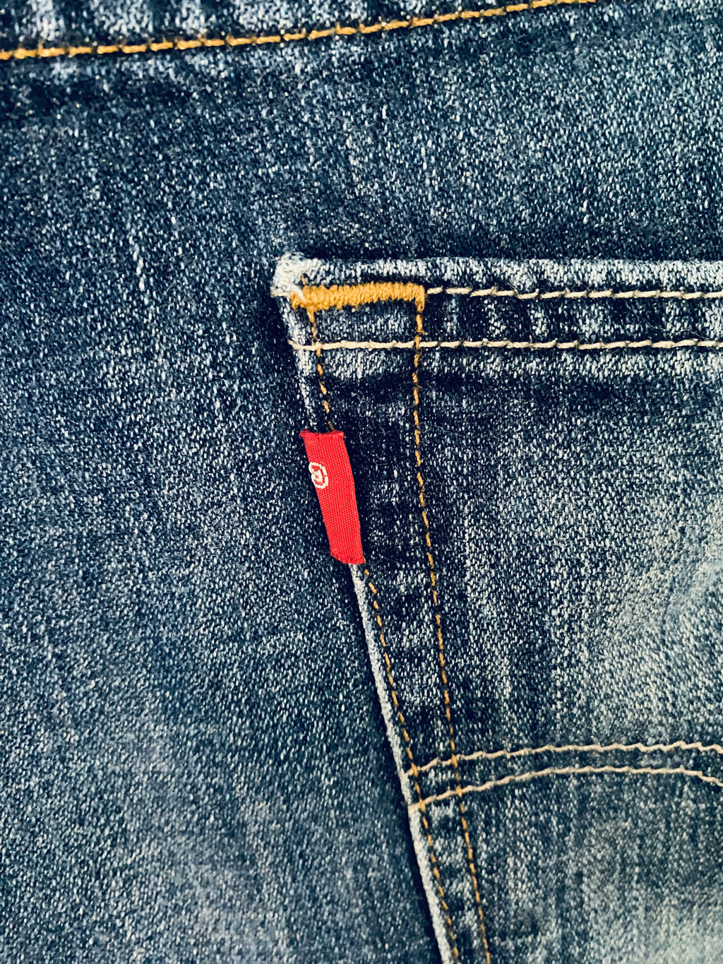 Jean Levi's 514 coupe droite – détail red tab vue de dos – W35 L32 – seconde main