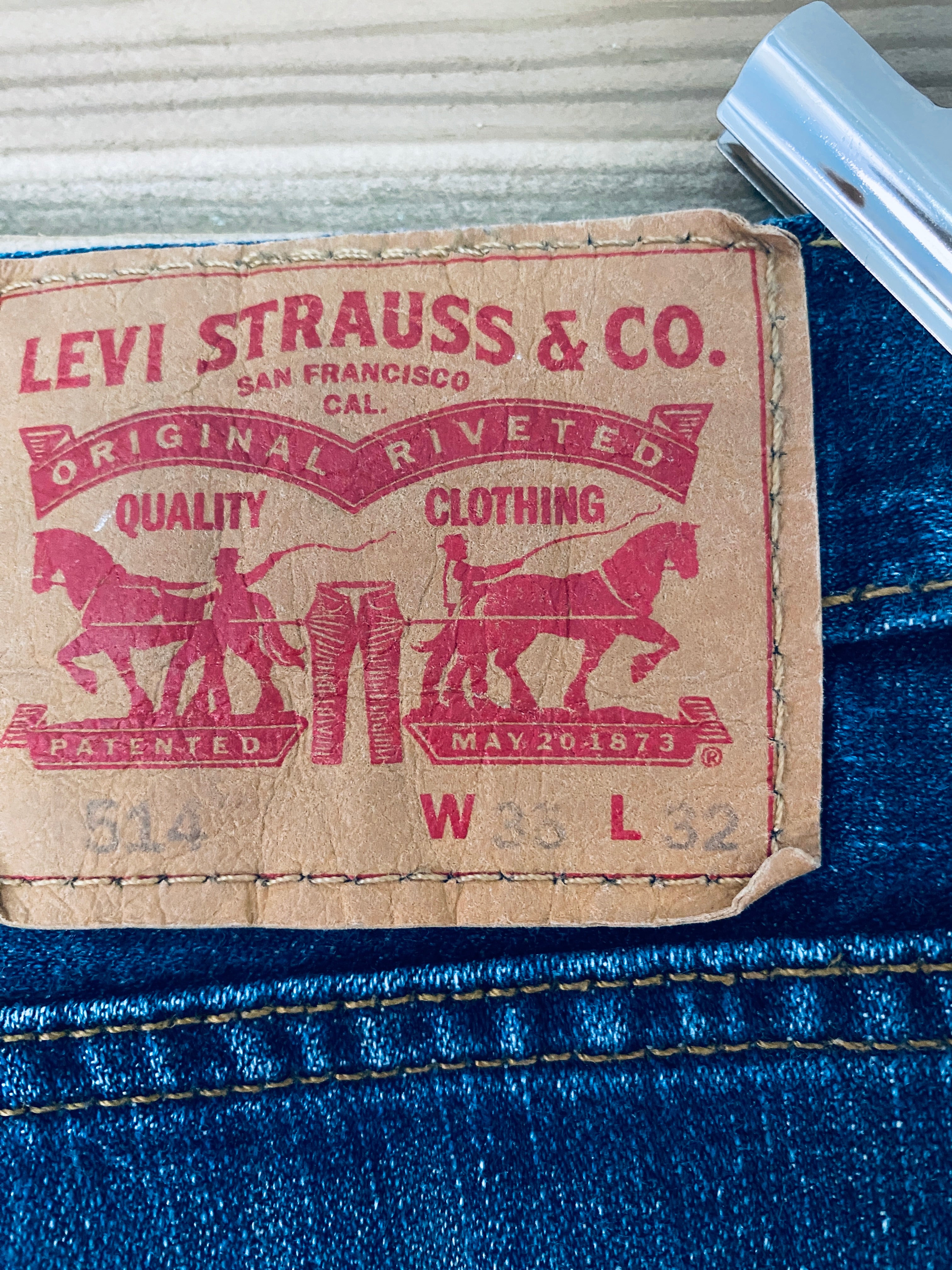 Jean Levi's 514 coupe droite – détail patch dos taille et coupe – W35 L32 – seconde main