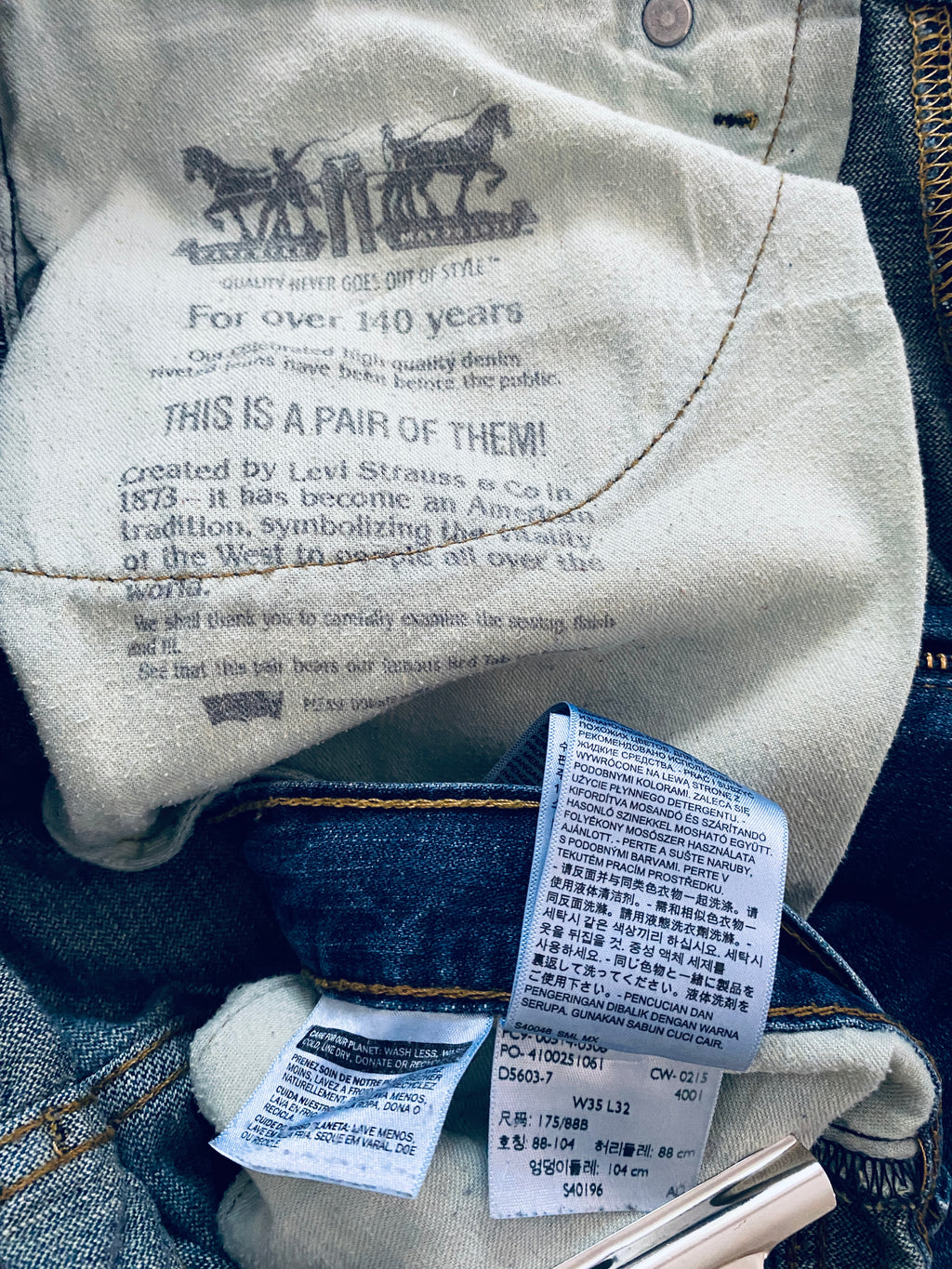 Jean Levi's 514 coupe droite – détail logo poche intérieure et étiquette composition – W35 L32 – seconde main