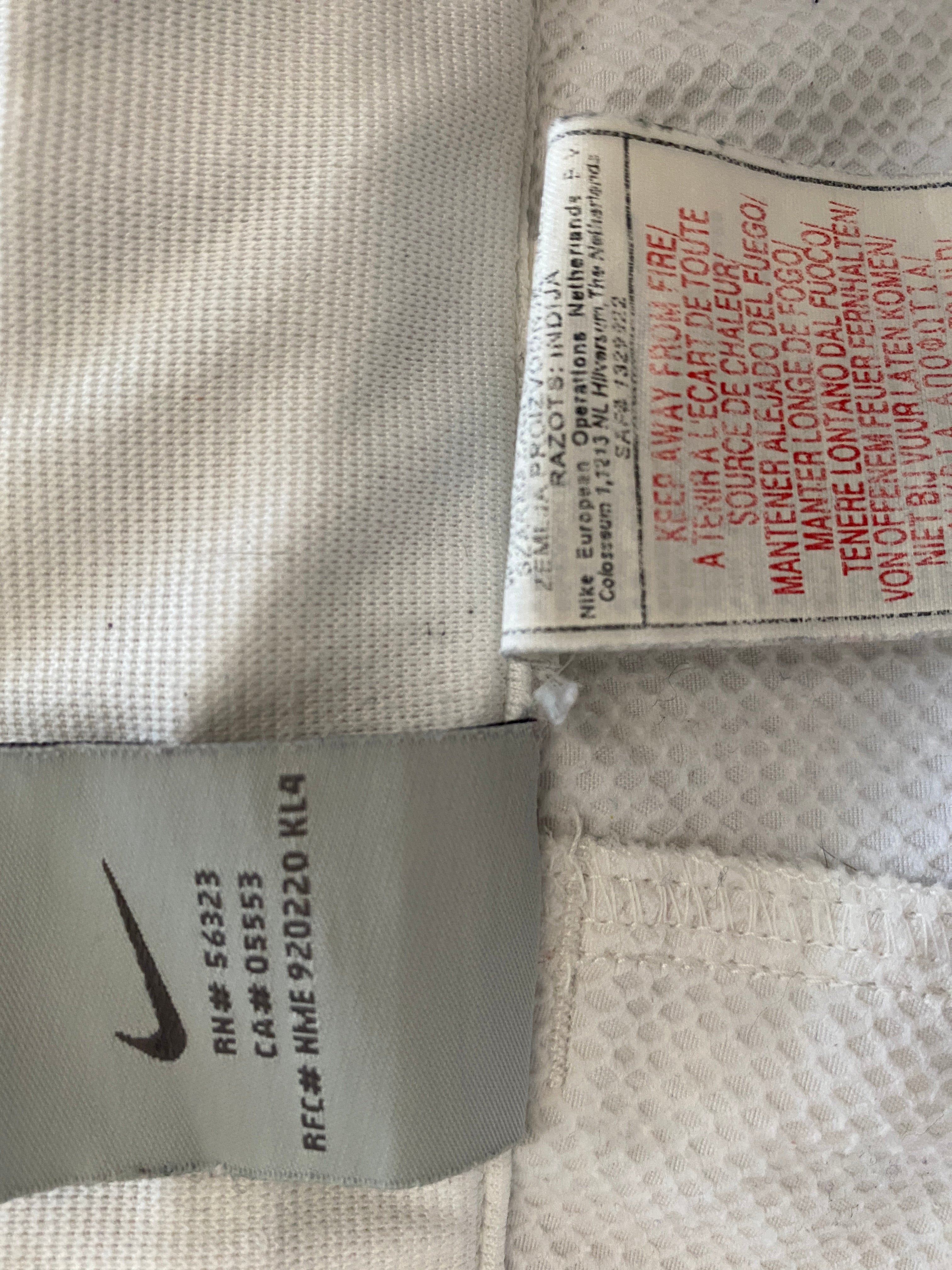 Pantalon Nike Sphere Dry seconde main – détail étiquettes intérieures