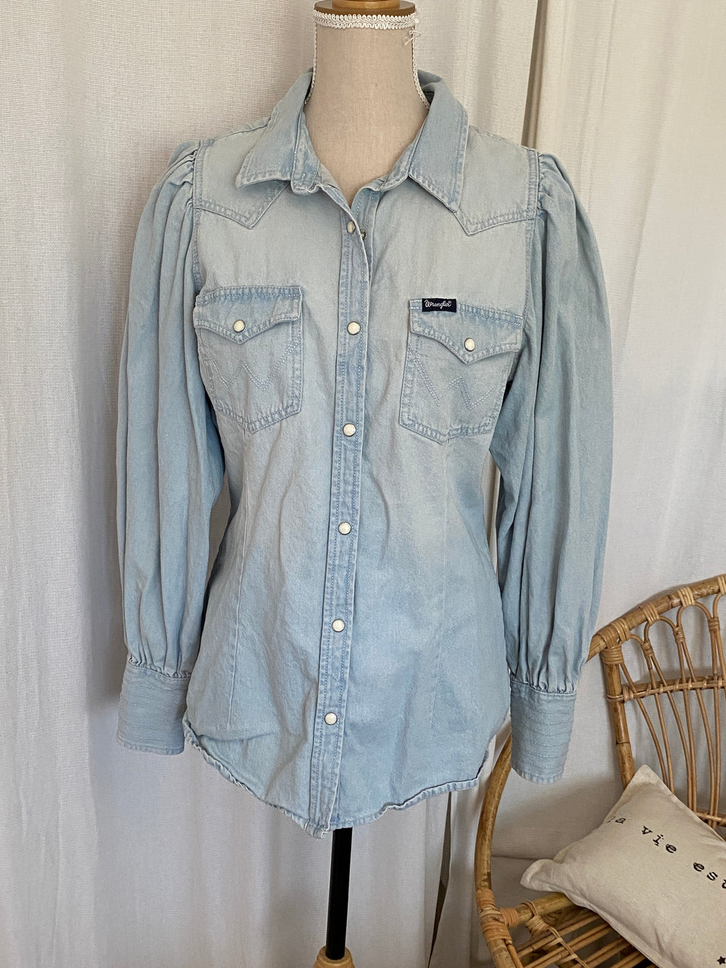 Chemise en jean Wrangler Retro femme seconde main T.M – vue intégrale de face