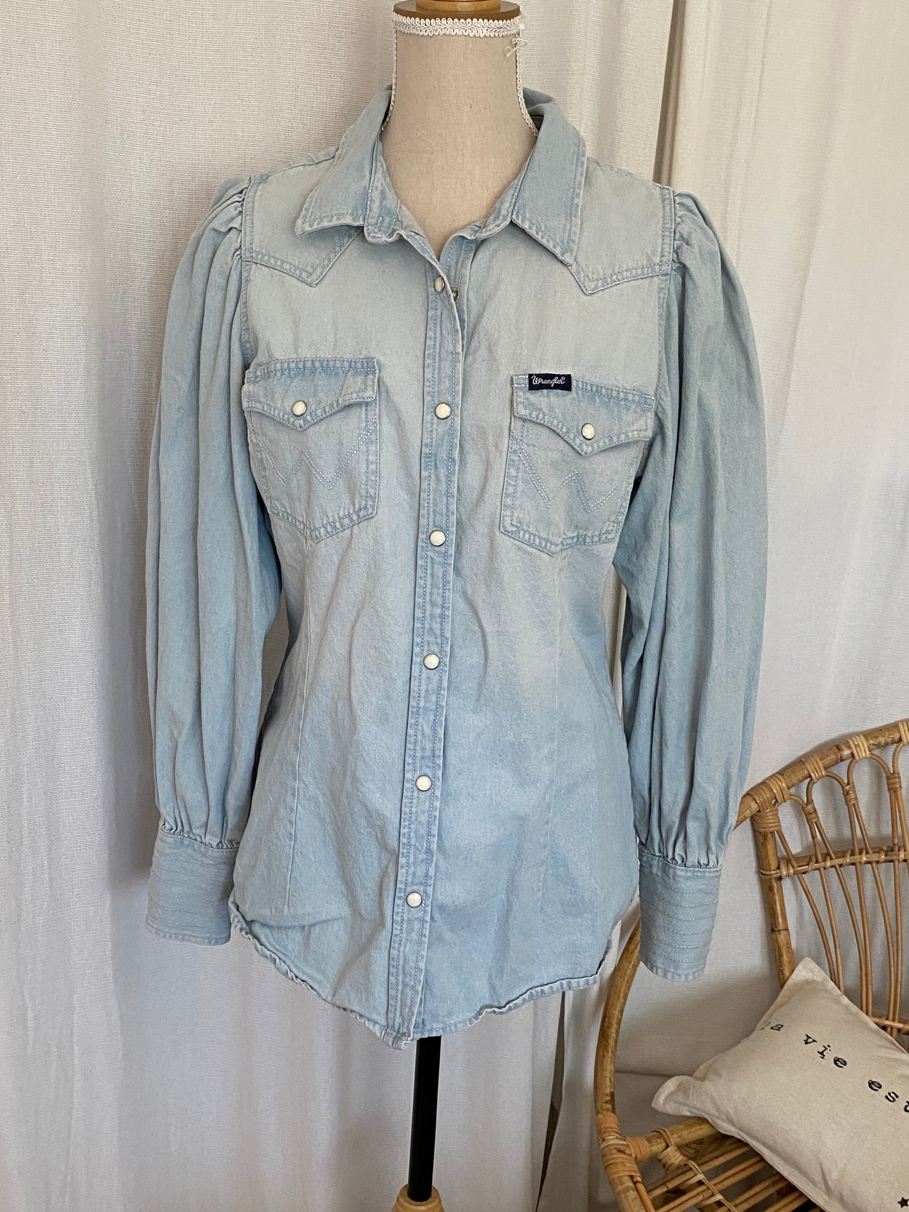 Chemise en jean Wrangler Retro femme seconde main T.M – vue intégrale de face