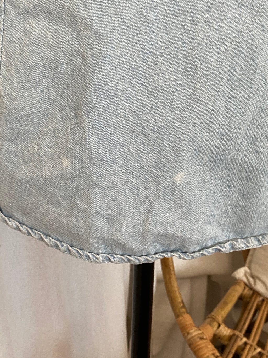 Chemise en jean Wrangler Retro seconde main T.M – détail taches de décoloration dos (défaut)