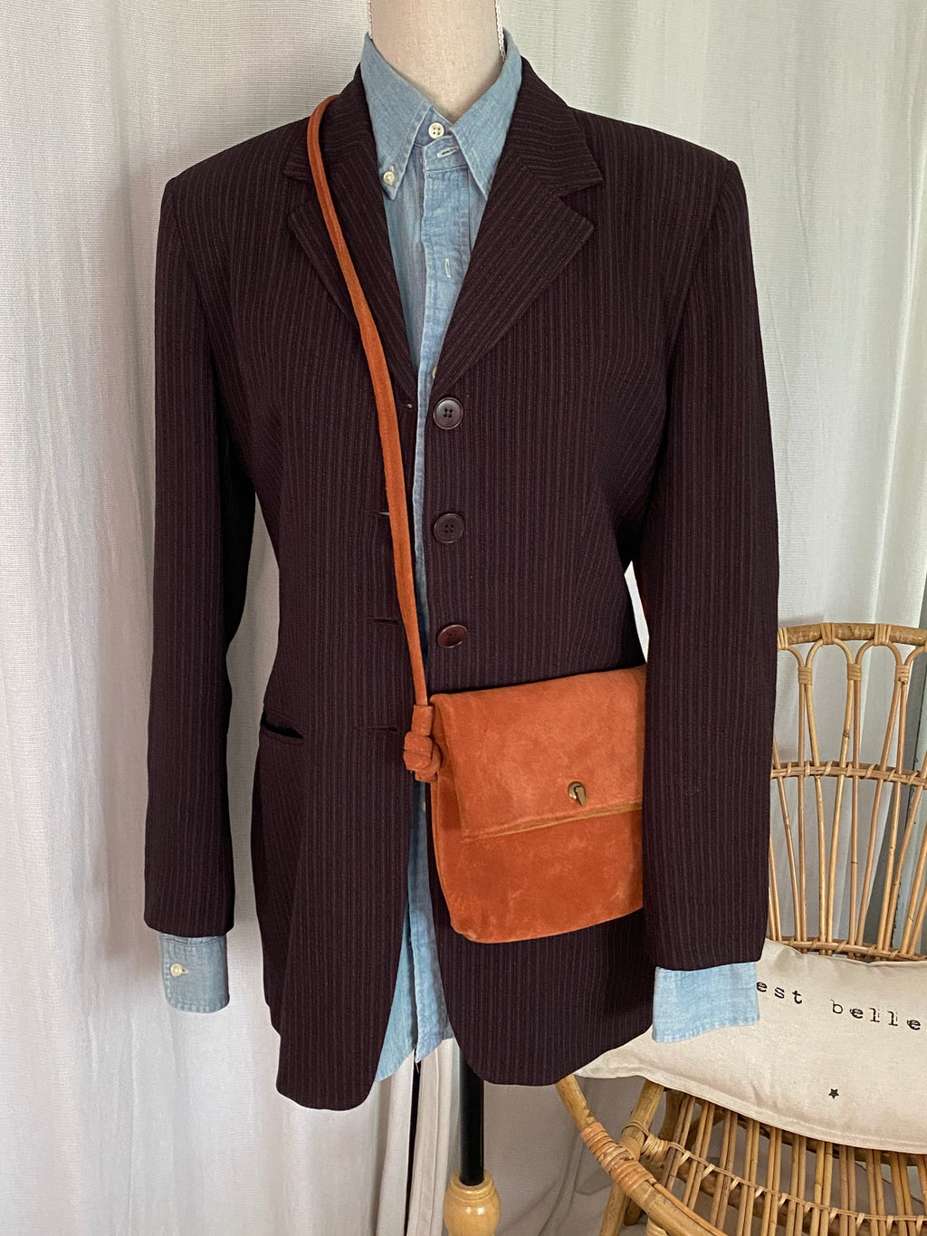 Chemise Ralph Lauren chambray bleu ciel seconde main – vue portée sous blazer long avec sac à main