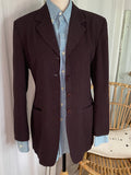 Blazer long Più & Più rayé bordeaux T.38-40 seconde main – vue de face porté sur chemise en jean