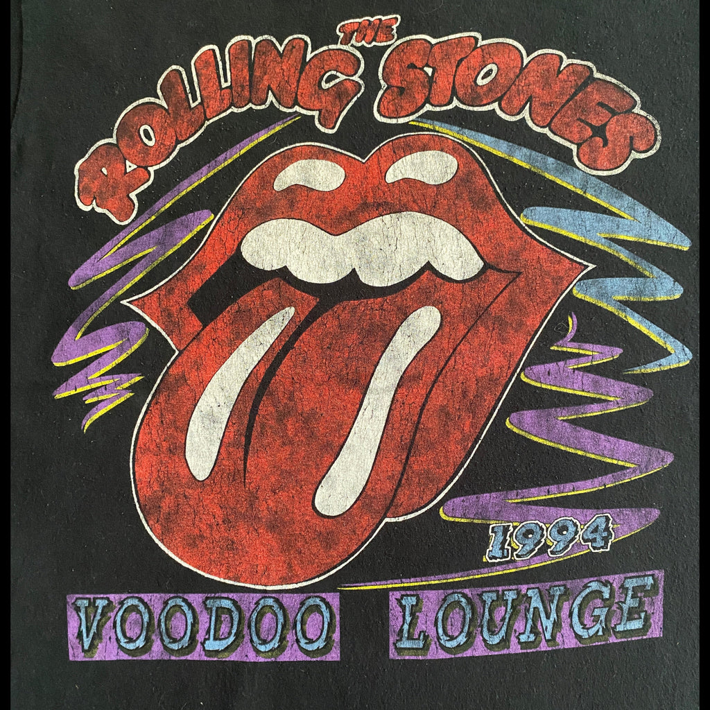 T-shirt Rolling Stones Voodoo Lounge seconde main – détail flocage langue iconique et lettrage 1994