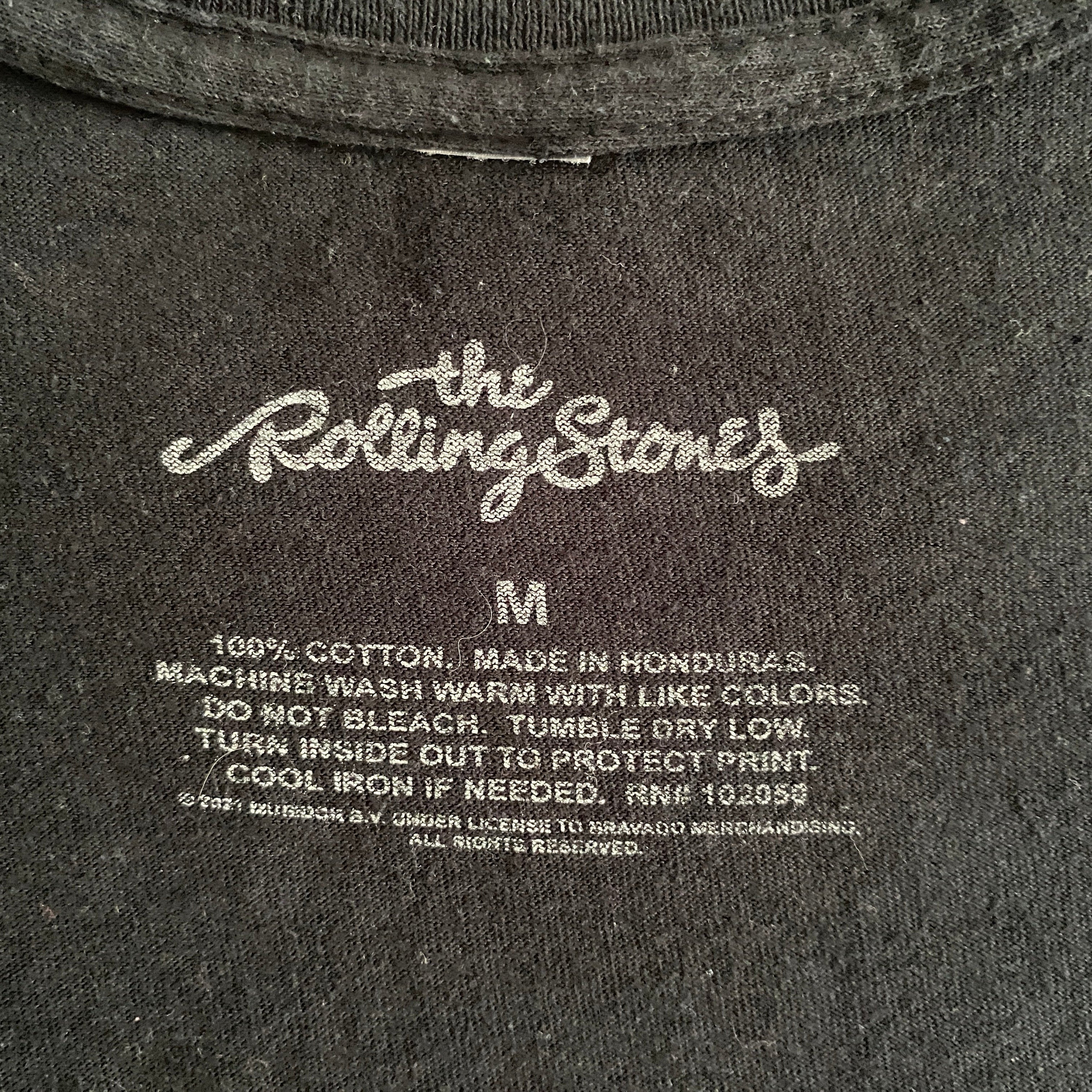 T-shirt Rolling Stones Voodoo Lounge seconde main – détail étiquette imprimée taille M 100% coton réédition 2021