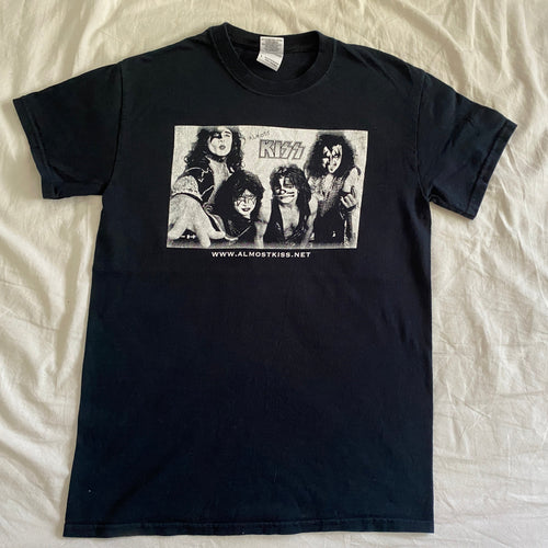 T-shirt fan art KISS Almost Kiss noir T.S seconde main – vue de face intégrale
