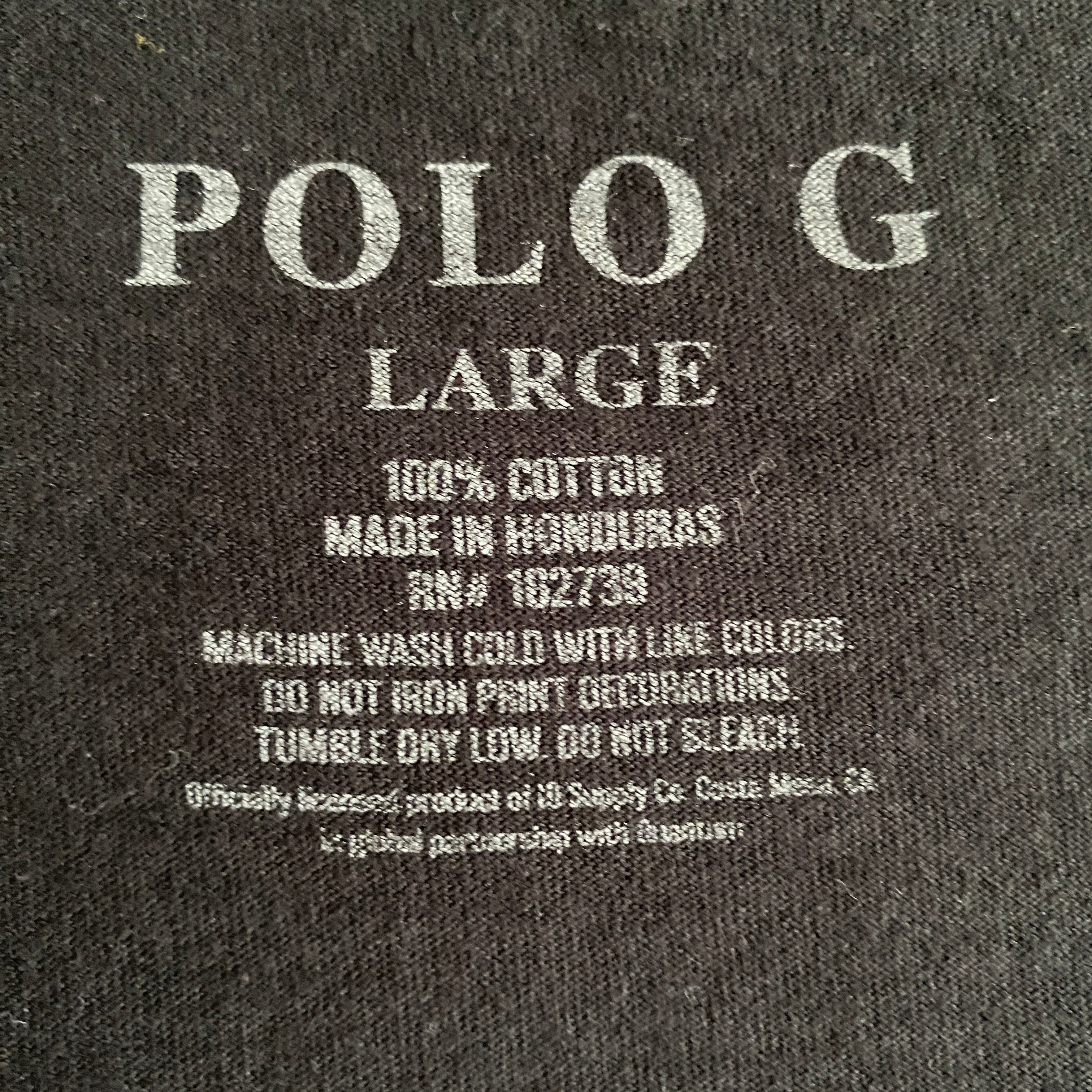 T-shirt Polo G The Goat – détail étiquette intérieure imprimée, taille L, 100% coton, Made in Honduras, licence officielle Bravado