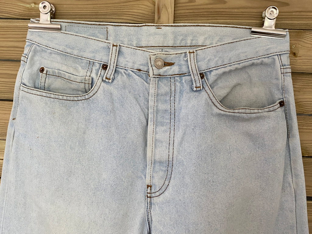 Levi's 501 – détail bassin face avant, denim light wash délavé naturellement, coutures d'époque