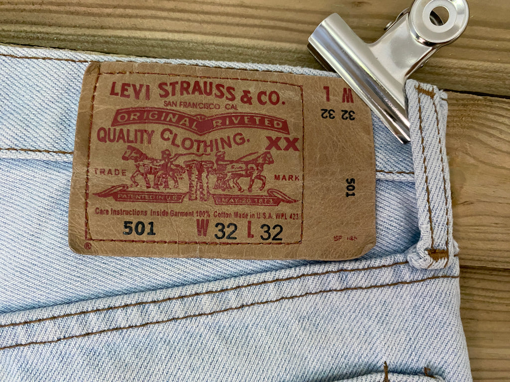 Levi's 501 – détail patch cartonné dos intact, inscription 501 W32 L32, Levi Strauss & Co San Francisco