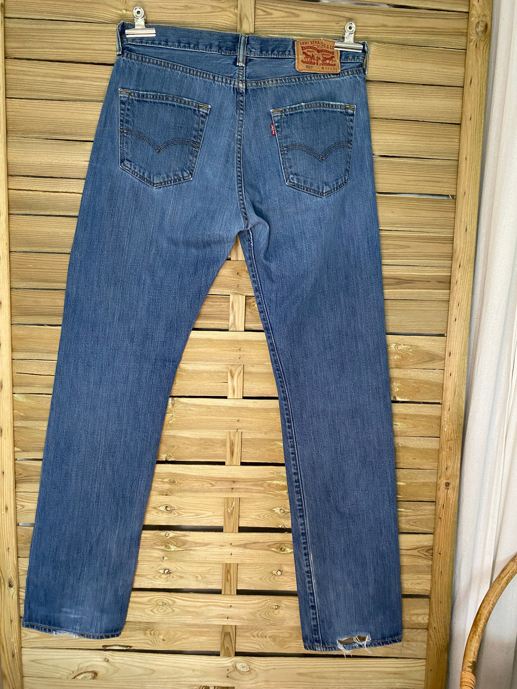 Levi's 501 W33 L34 medium wash – vue de dos intégrale, coupe droite