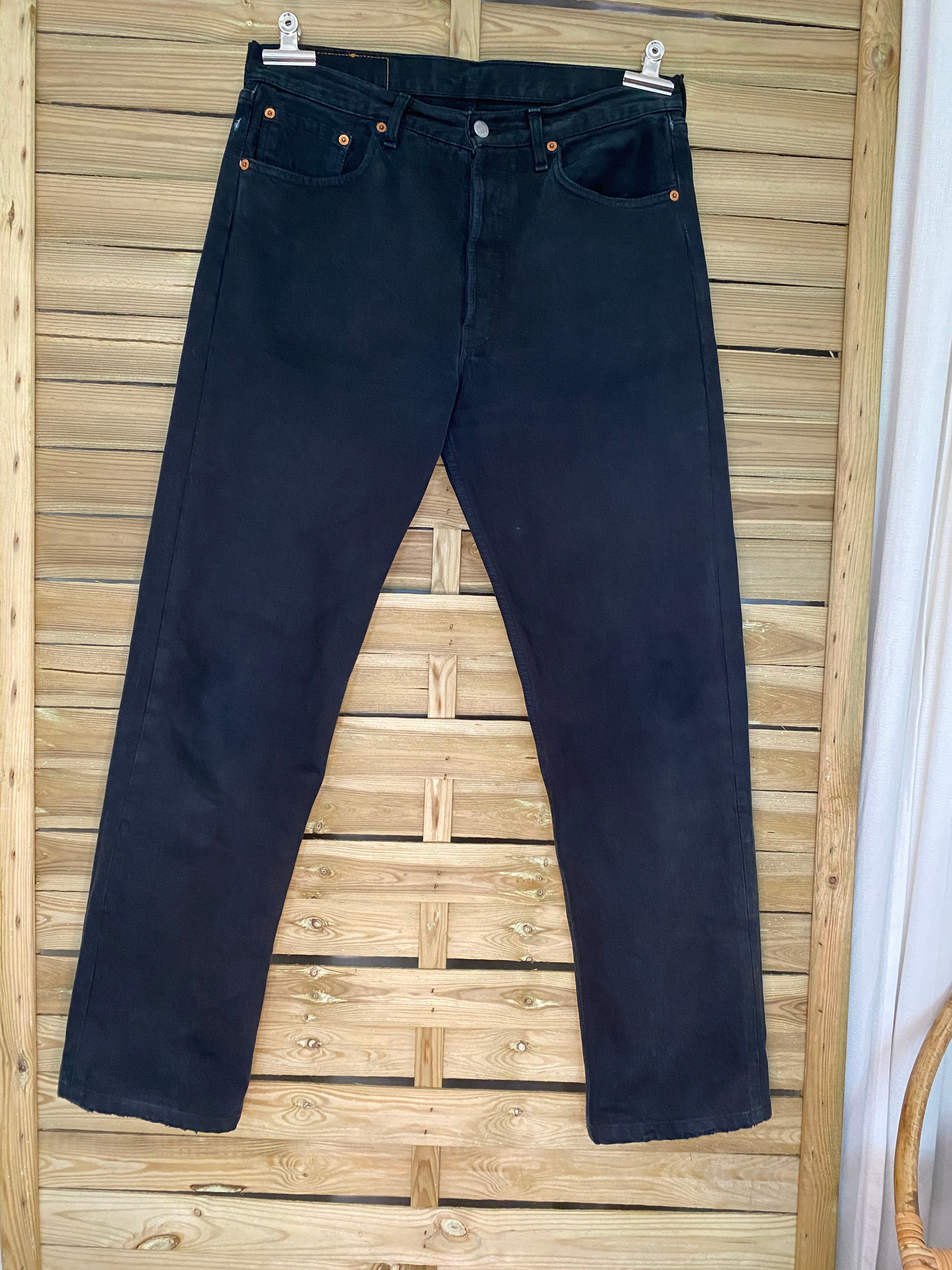 Levi's 501 W33 noir délavé vintage – vue de face intégrale, coupe droite