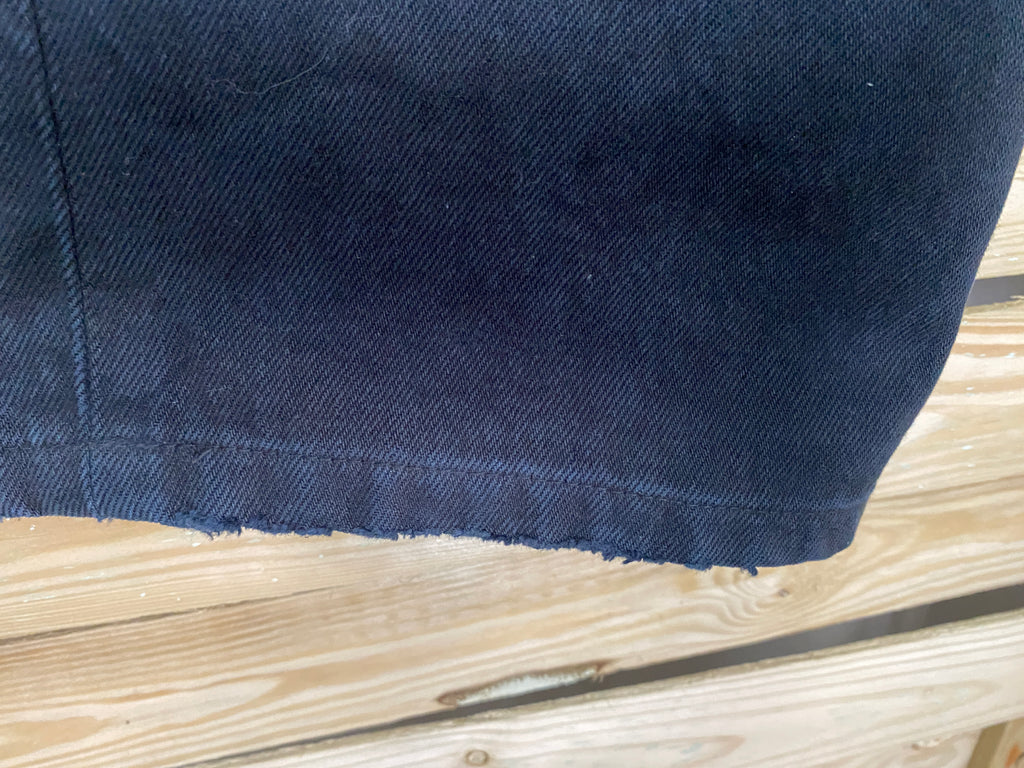 Levi's 501 – détail usure naturelle bas de jambe droite, ourlet raccourci et réourlé