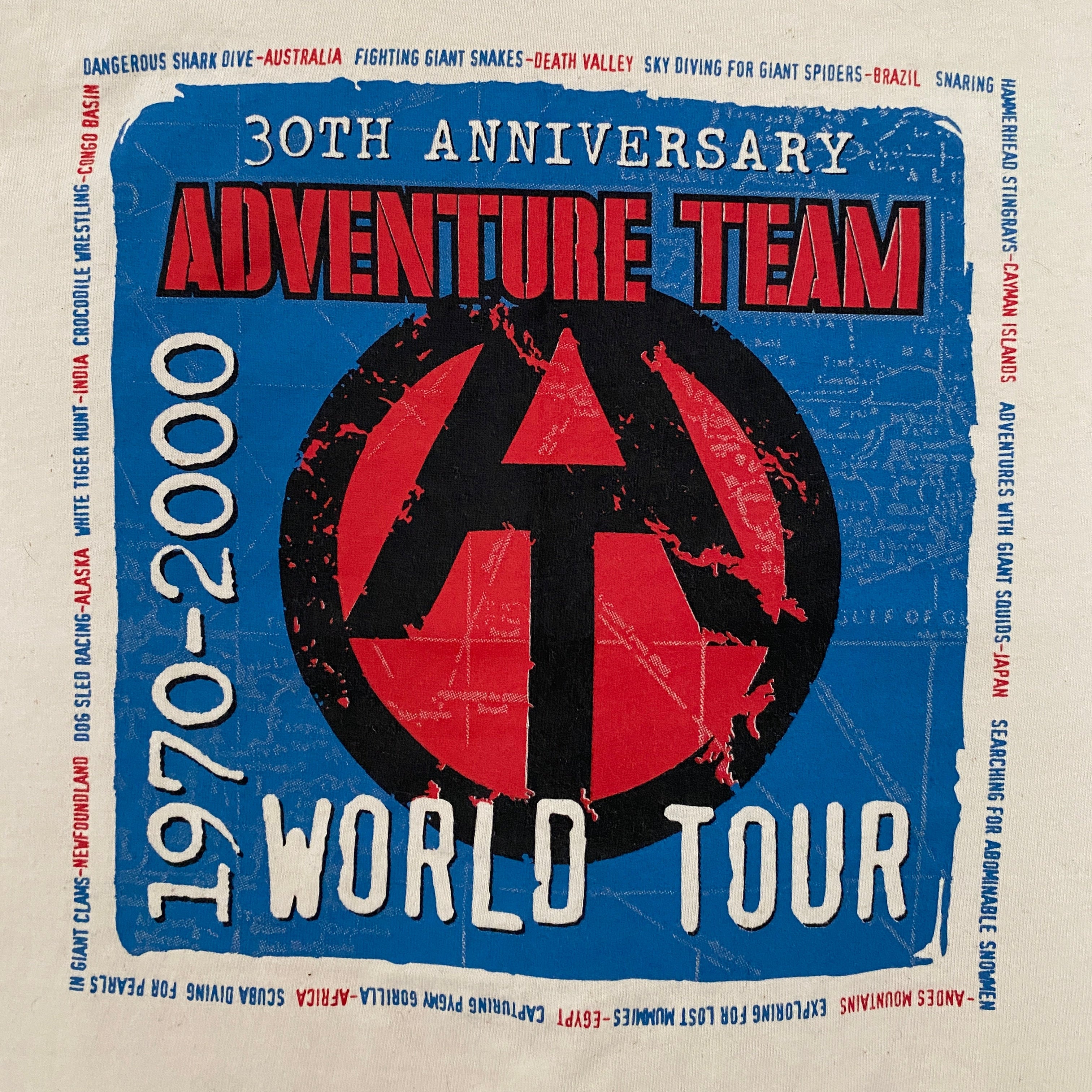 Détail flocage Adventure Team 30th Anniversary World Tour 1970-2000 – t-shirt vintage
