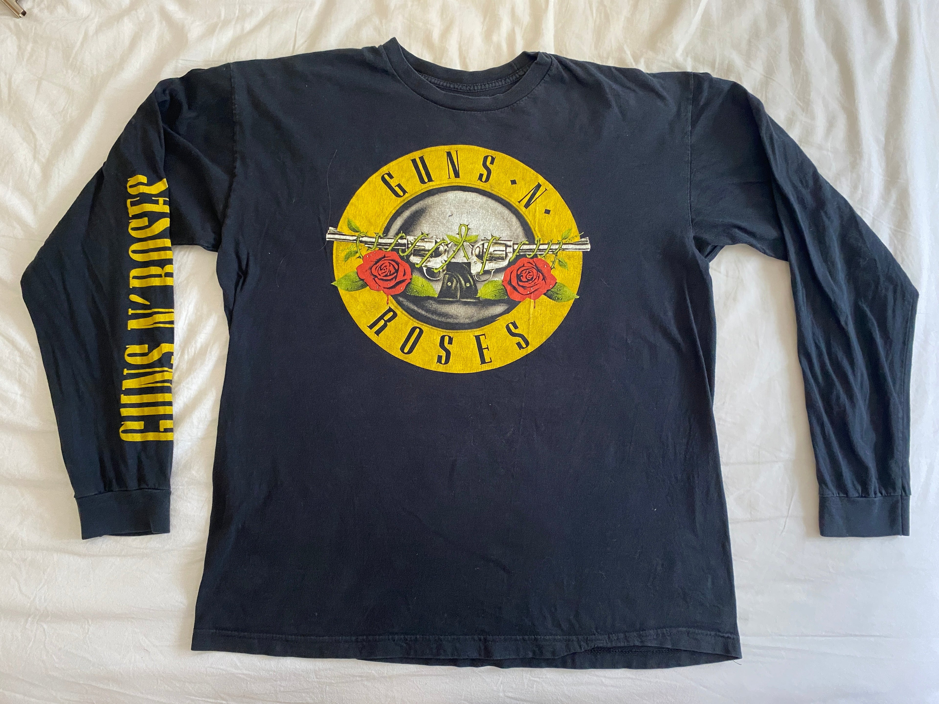 T-shirt manches longues vintage Guns N' Roses noir – vue de dos et flocage manche droite