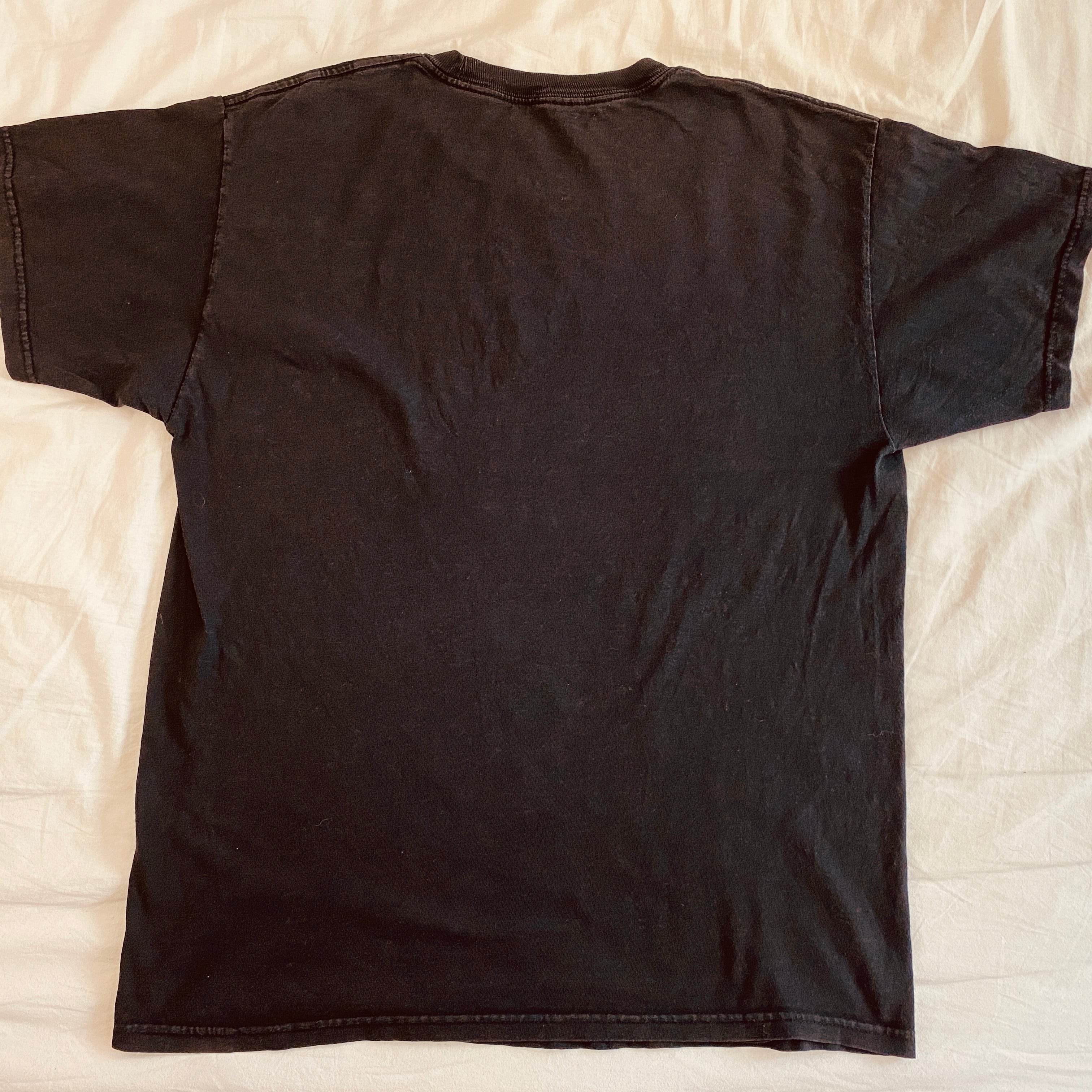 T-shirt vintage Johnny Cash noir patiné – vue intégrale de dos