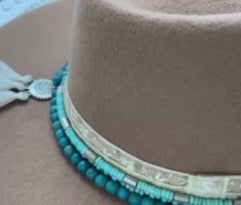 Panama beige – détail pampille et perles argentées