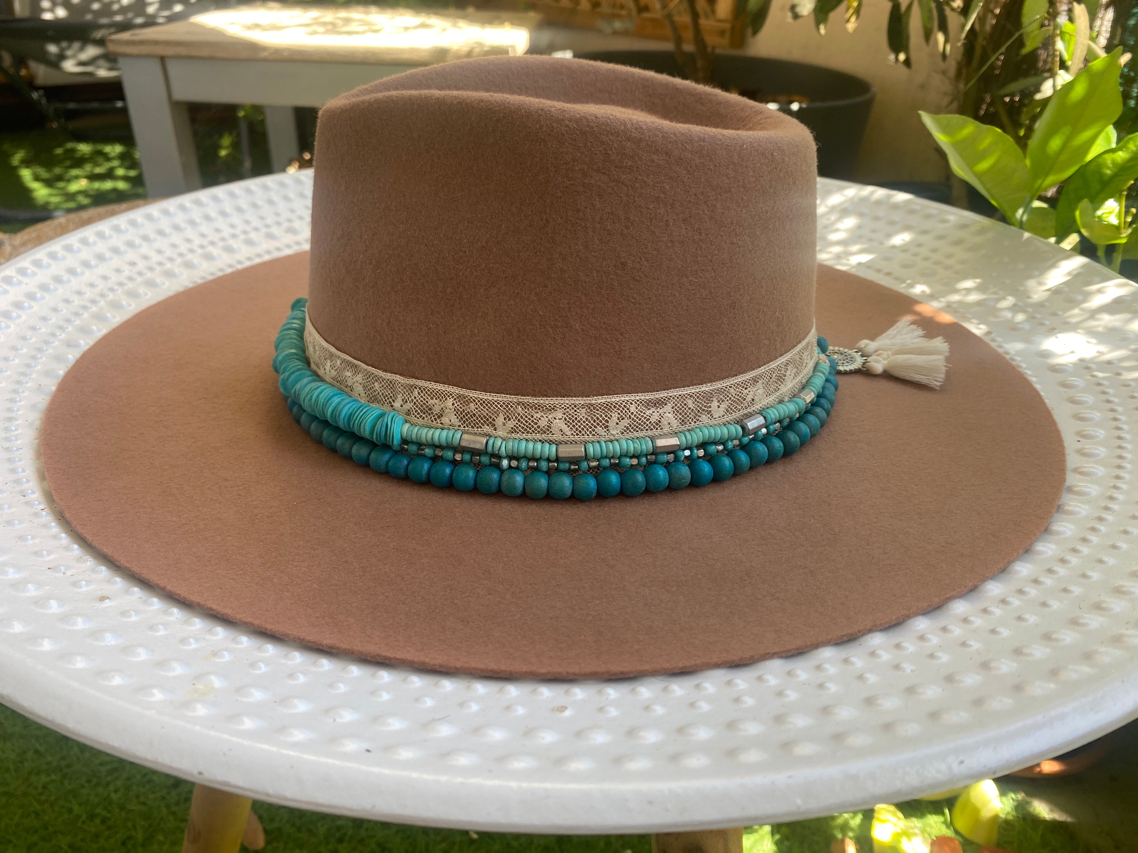 Panama beige – vue de coté, autre angle 