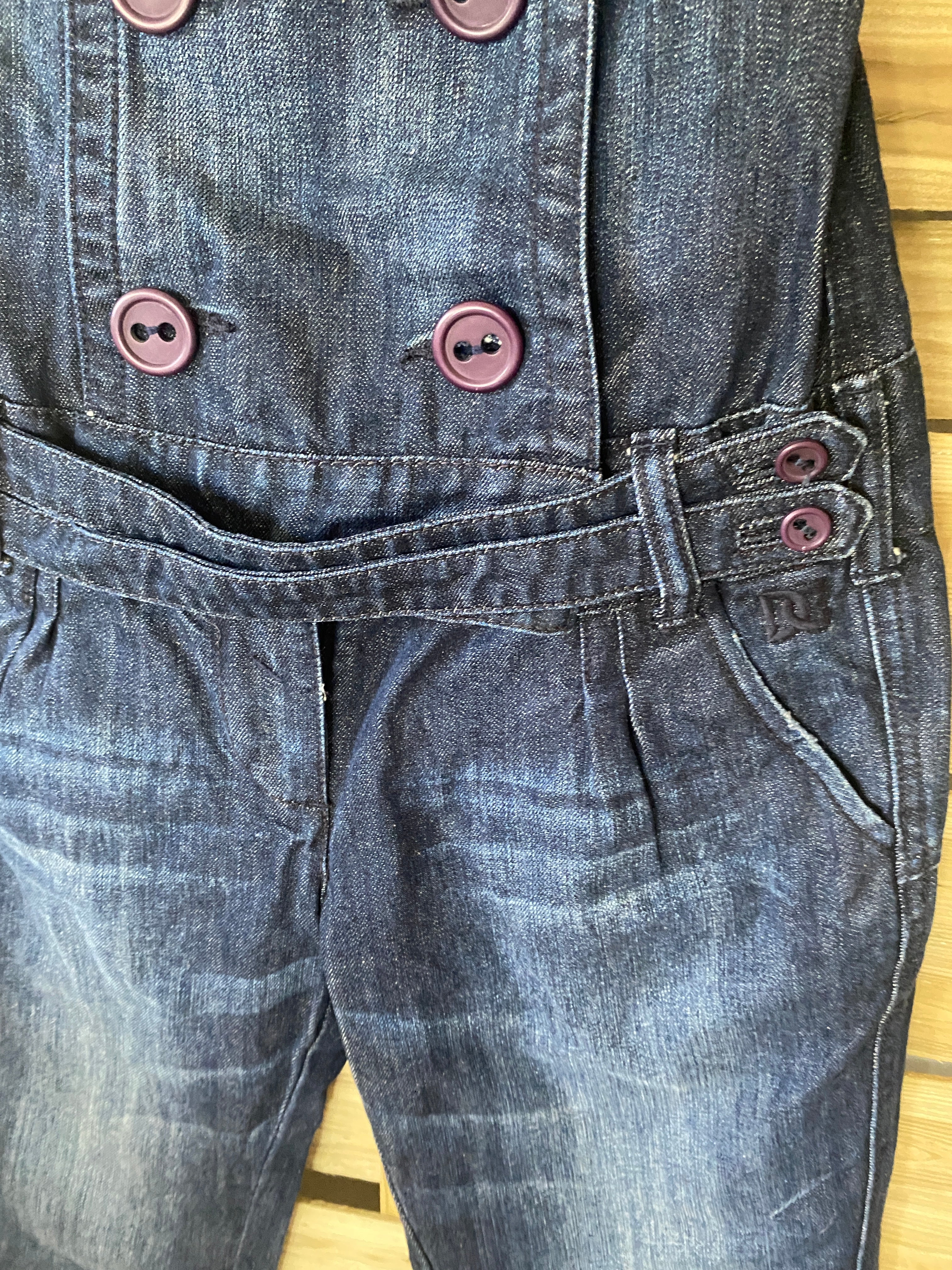 Broderie DC Shoes et usure poche, vue plus large