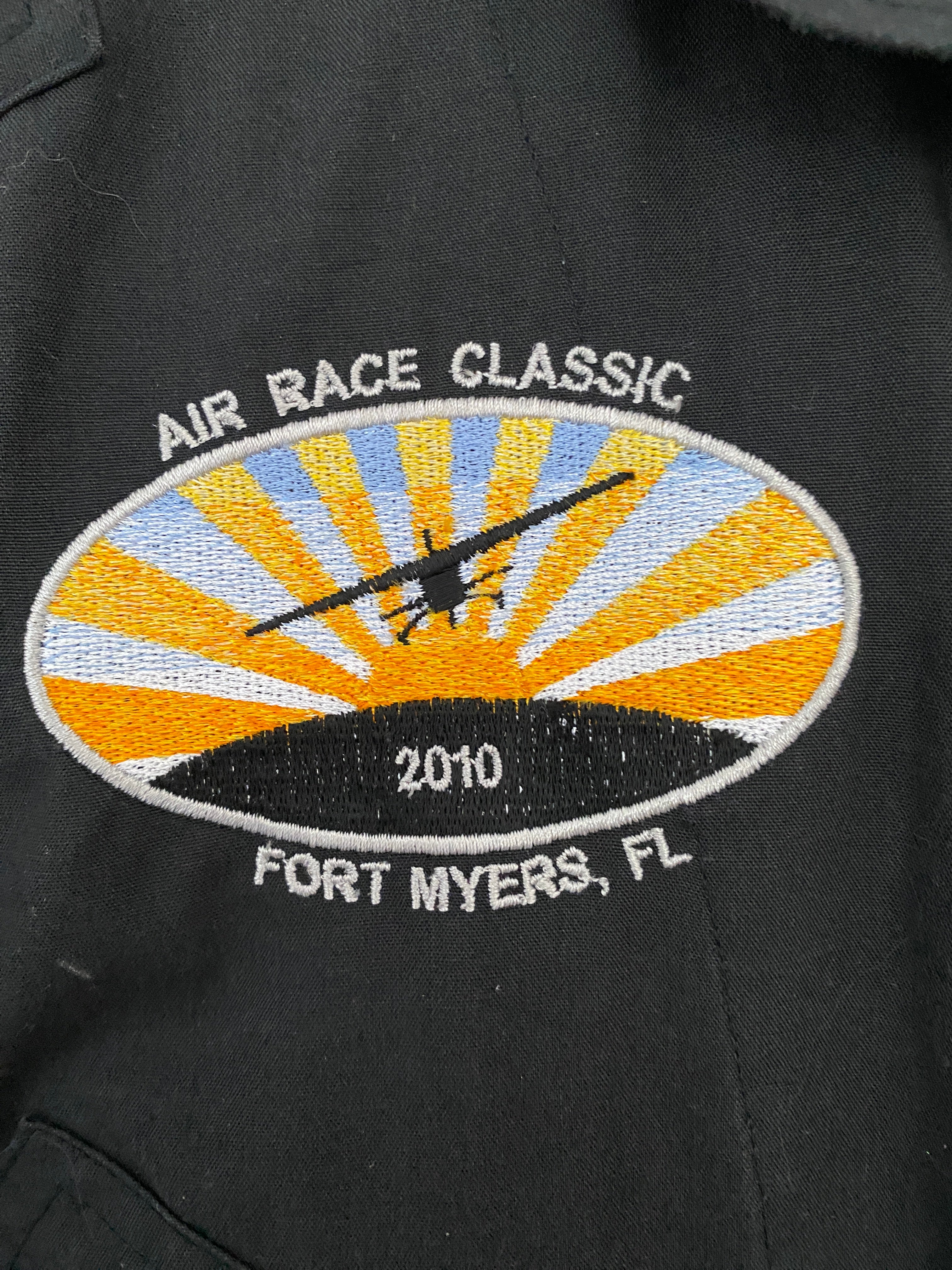 Combinaison flight suit noire – détail patch brodé poitrine – style aviation mécano authentique