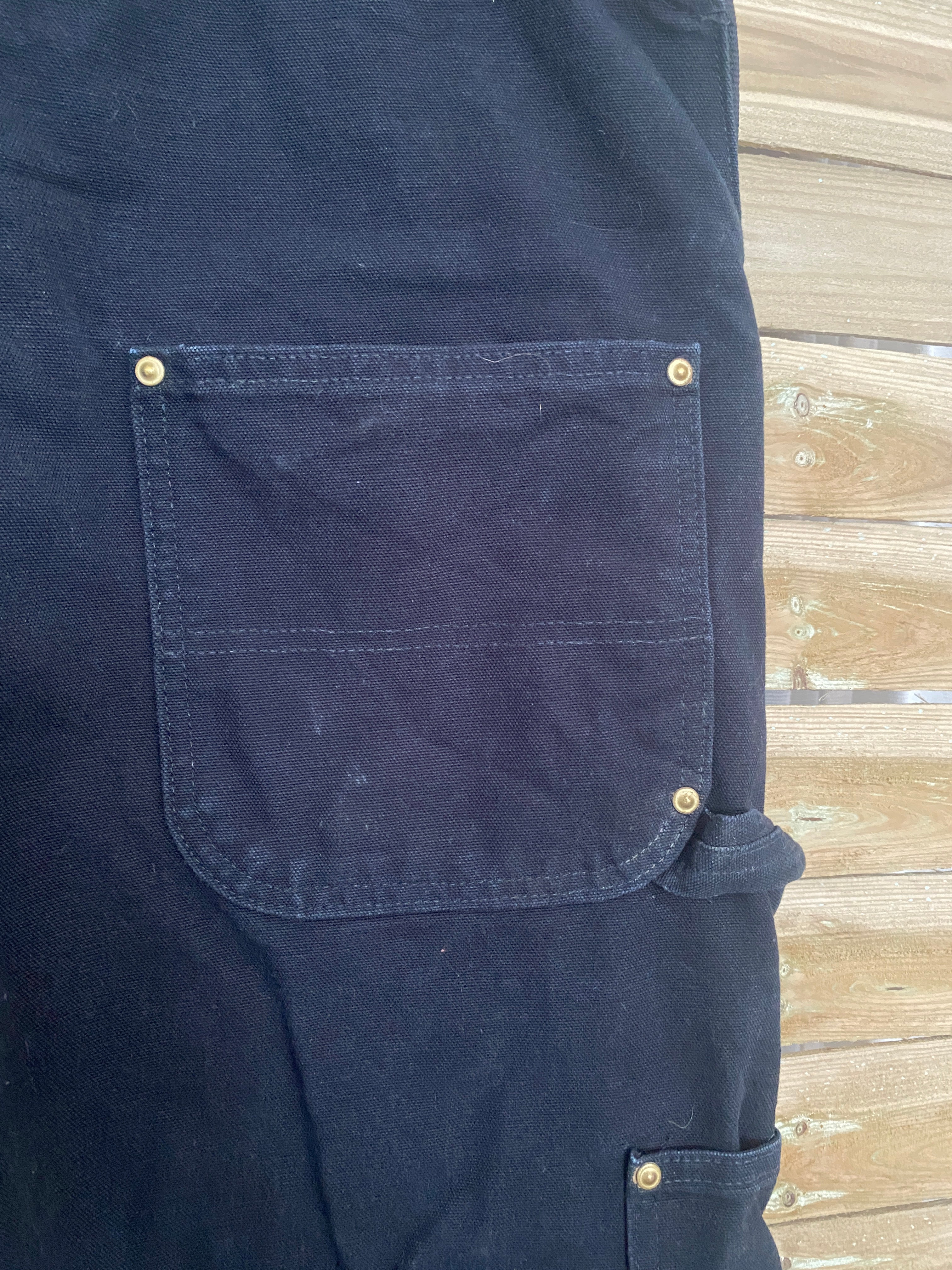 Salopette Carhartt noire – détail poche cargo dos, denim épais workwear