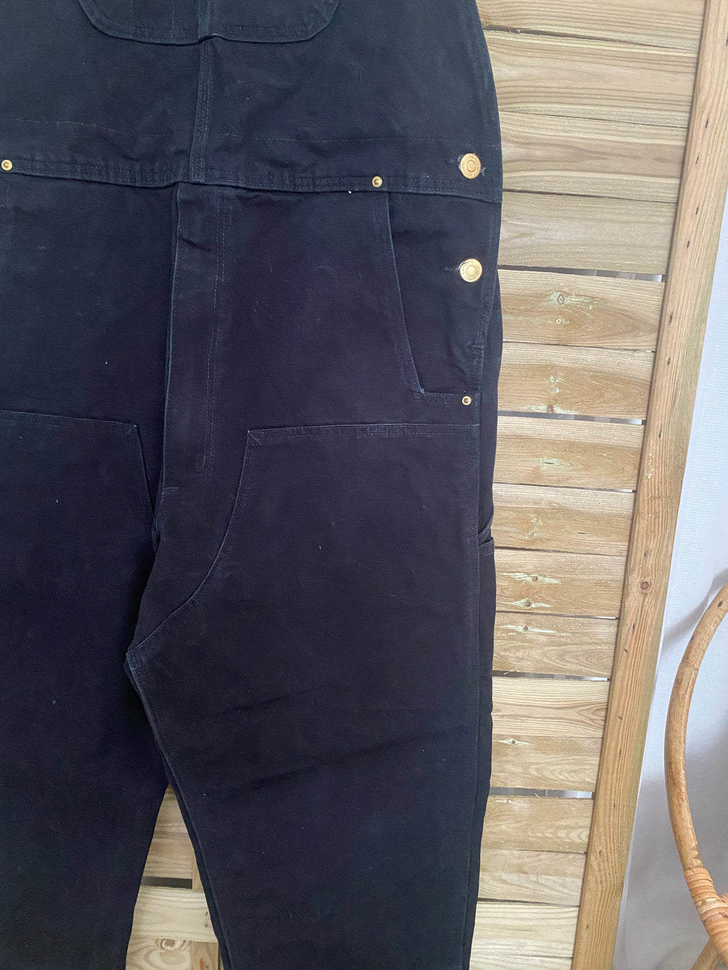 Salopette Carhartt noire – détail poche avant, grande taille 38x32