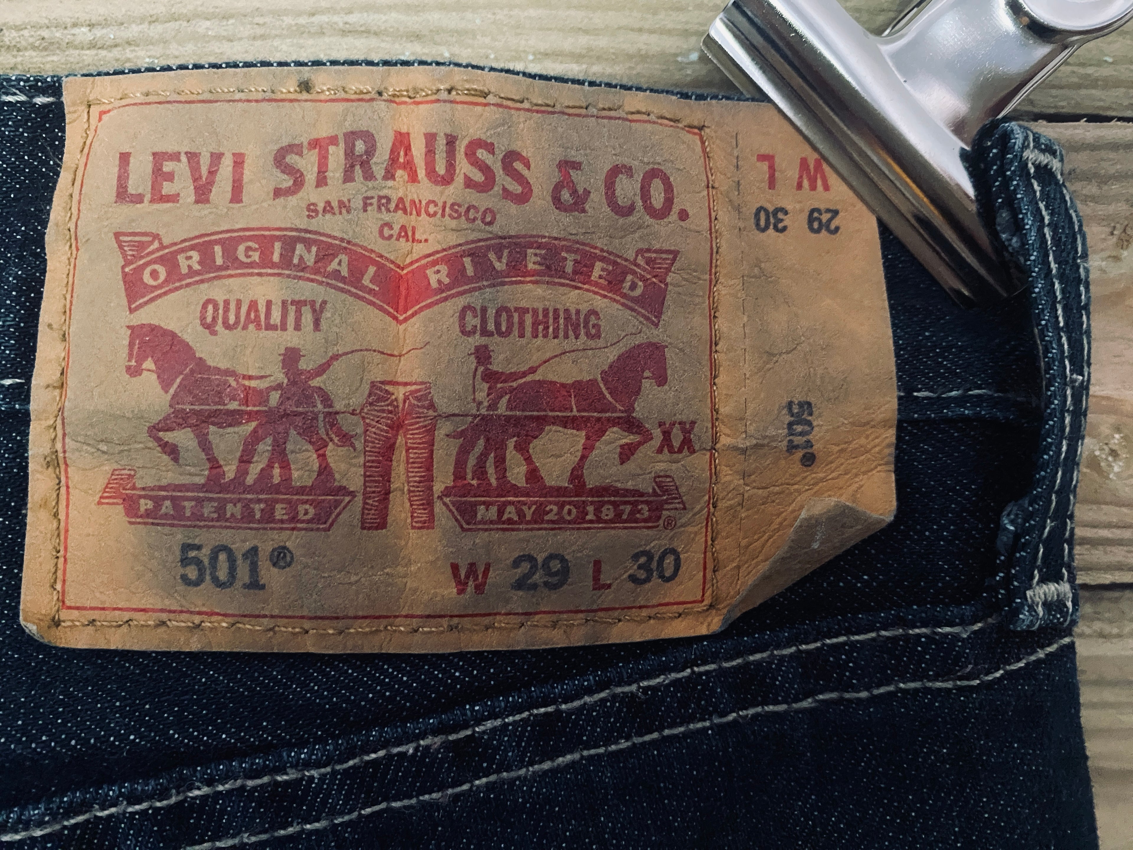 Levi's 501 – gros plan patch cuir Two Horse, Levi Strauss & Co. Original Riveted W29 L30