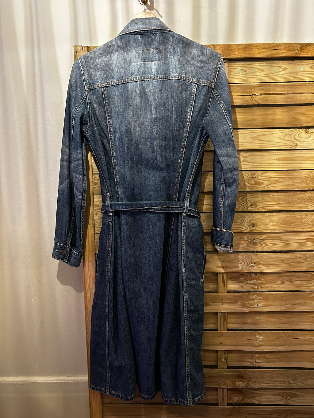 Robe-veste Levi’s en denim bleu délavé – Ceinturée – Taille S
