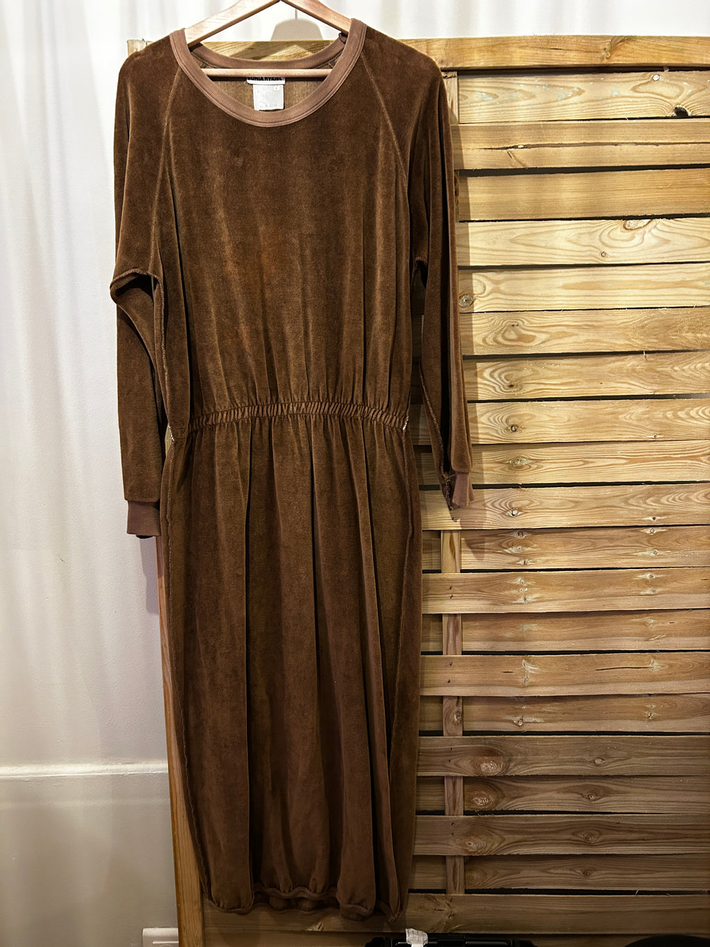 Robe longue Sonia Rykiel en velours marron glacé – Coutures apparentes – Taille 1 – Made in France