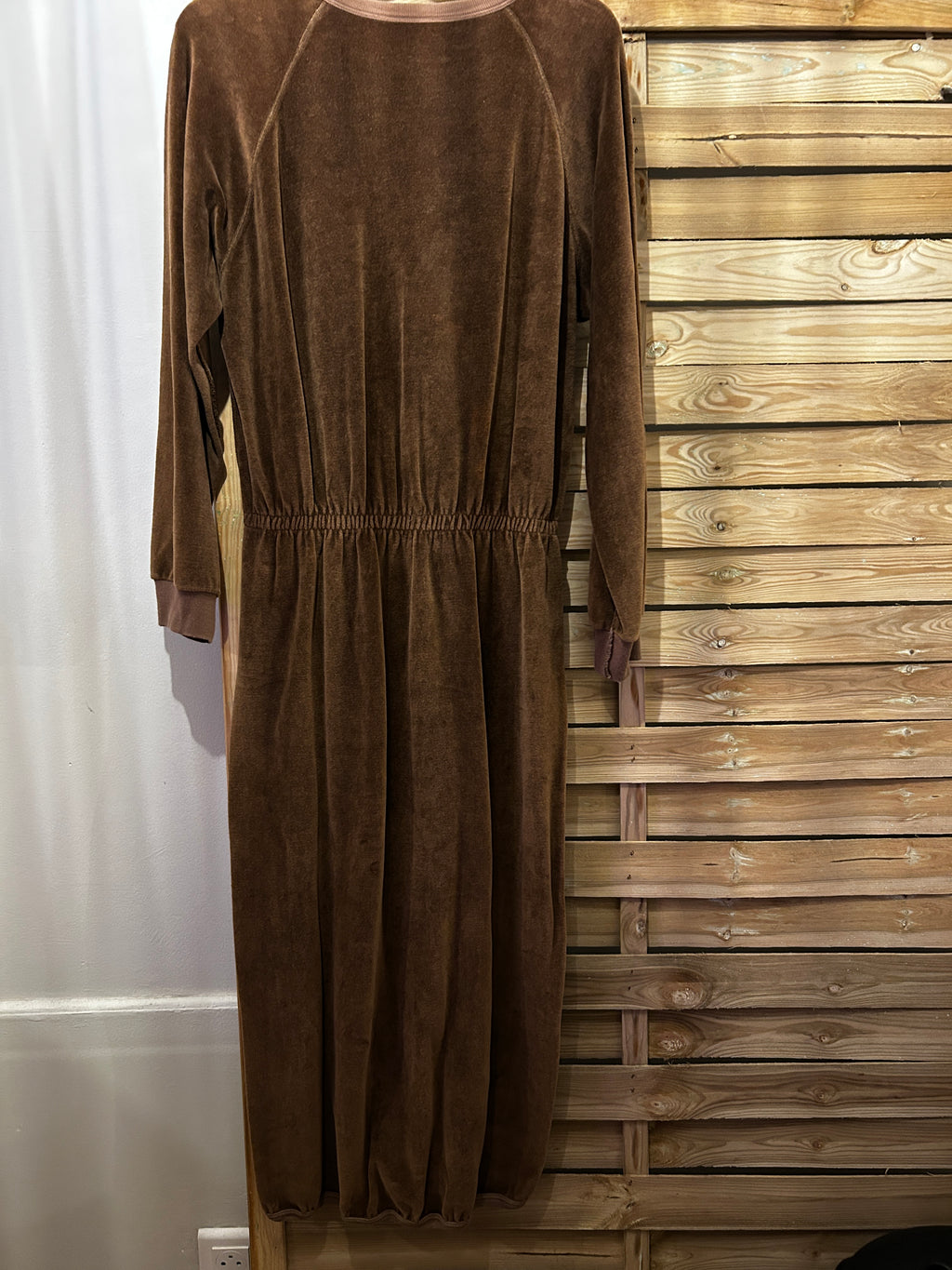 Robe longue Sonia Rykiel en velours marron glacé – Coutures apparentes – Taille 1 – Made in France