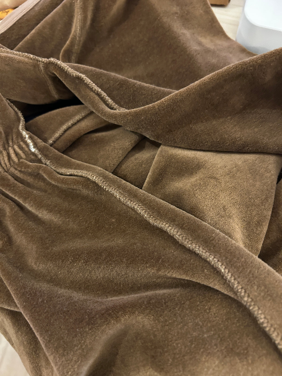 Robe longue Sonia Rykiel en velours marron glacé – Coutures apparentes – Taille 1 – Made in France
